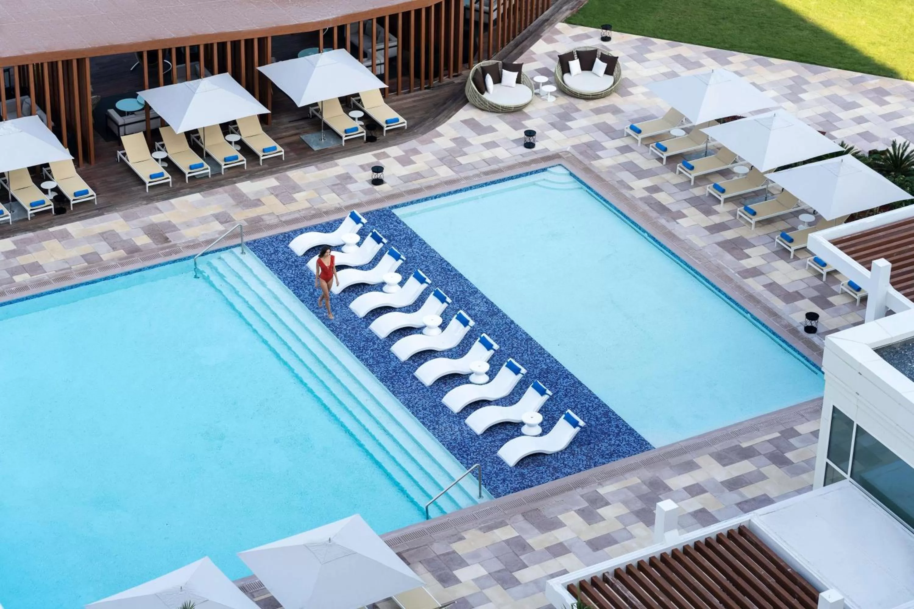 Swimming pool in Rixos Gulf Hotel Doha