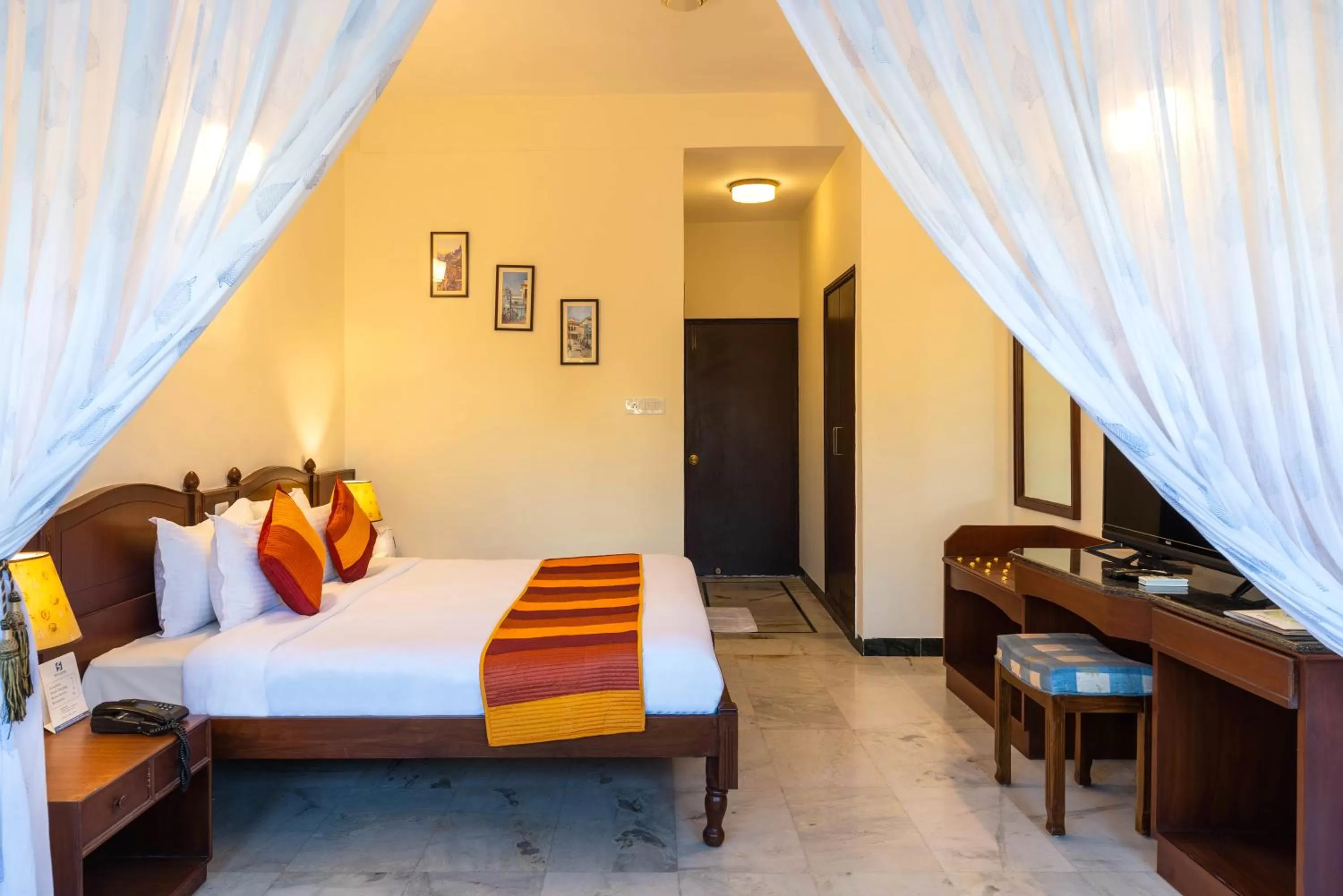 Photo of the whole room, Bed in Sarovar - Lake Facing Boutique Hotel On Lake Pichola