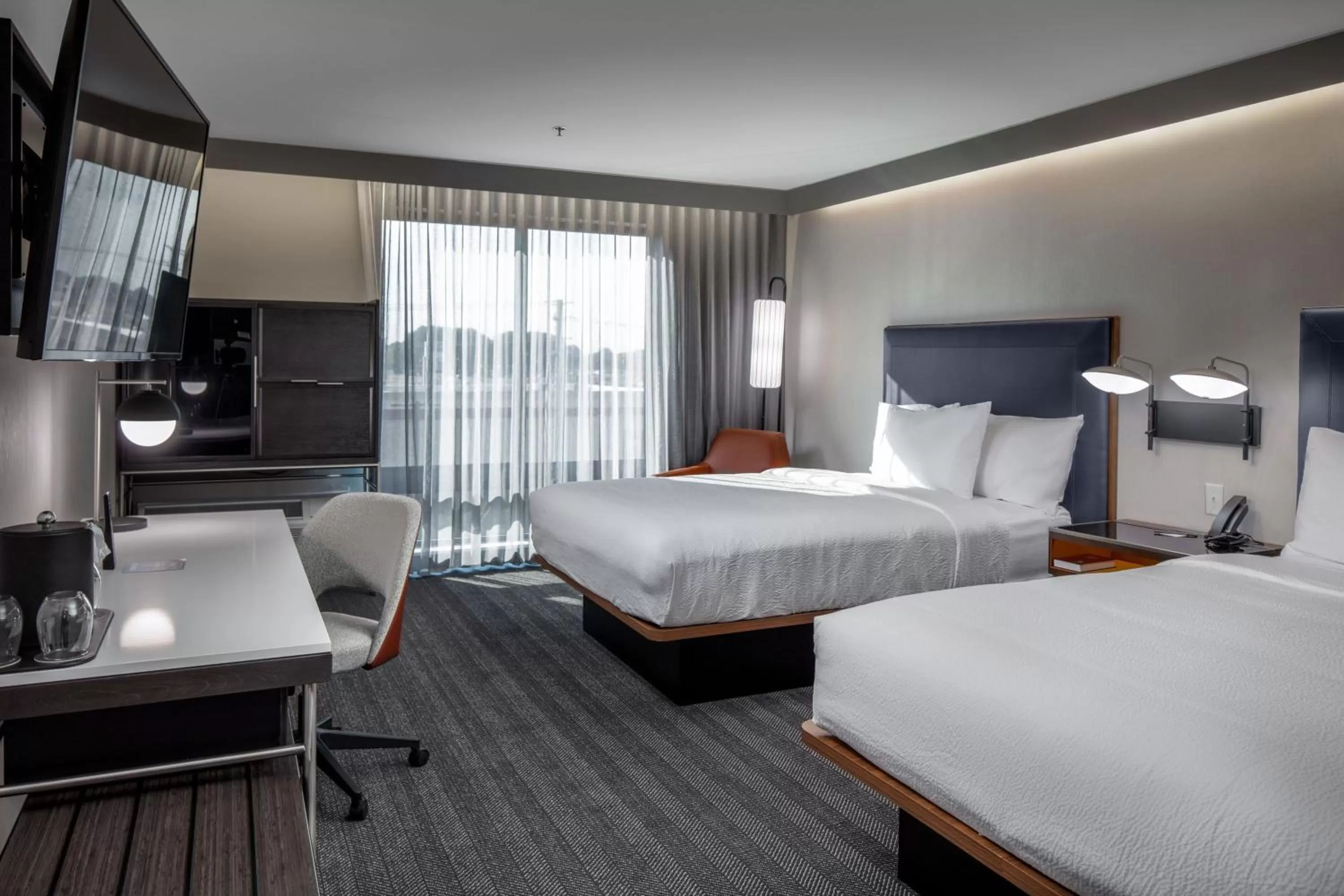 Photo of the whole room, Bed in Courtyard by Marriott Conway