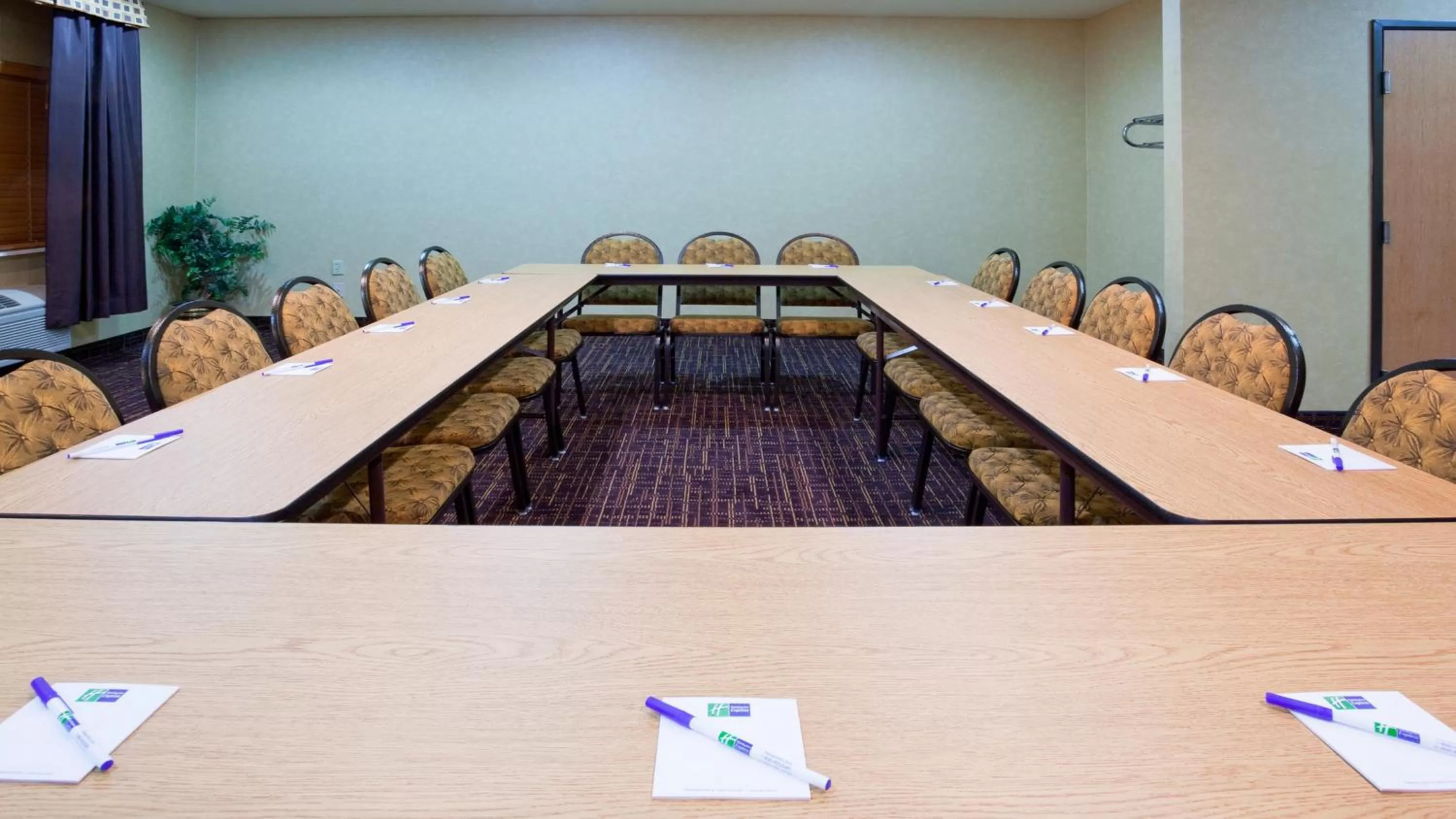 Meeting/conference room in Holiday Inn Express Deforest by IHG