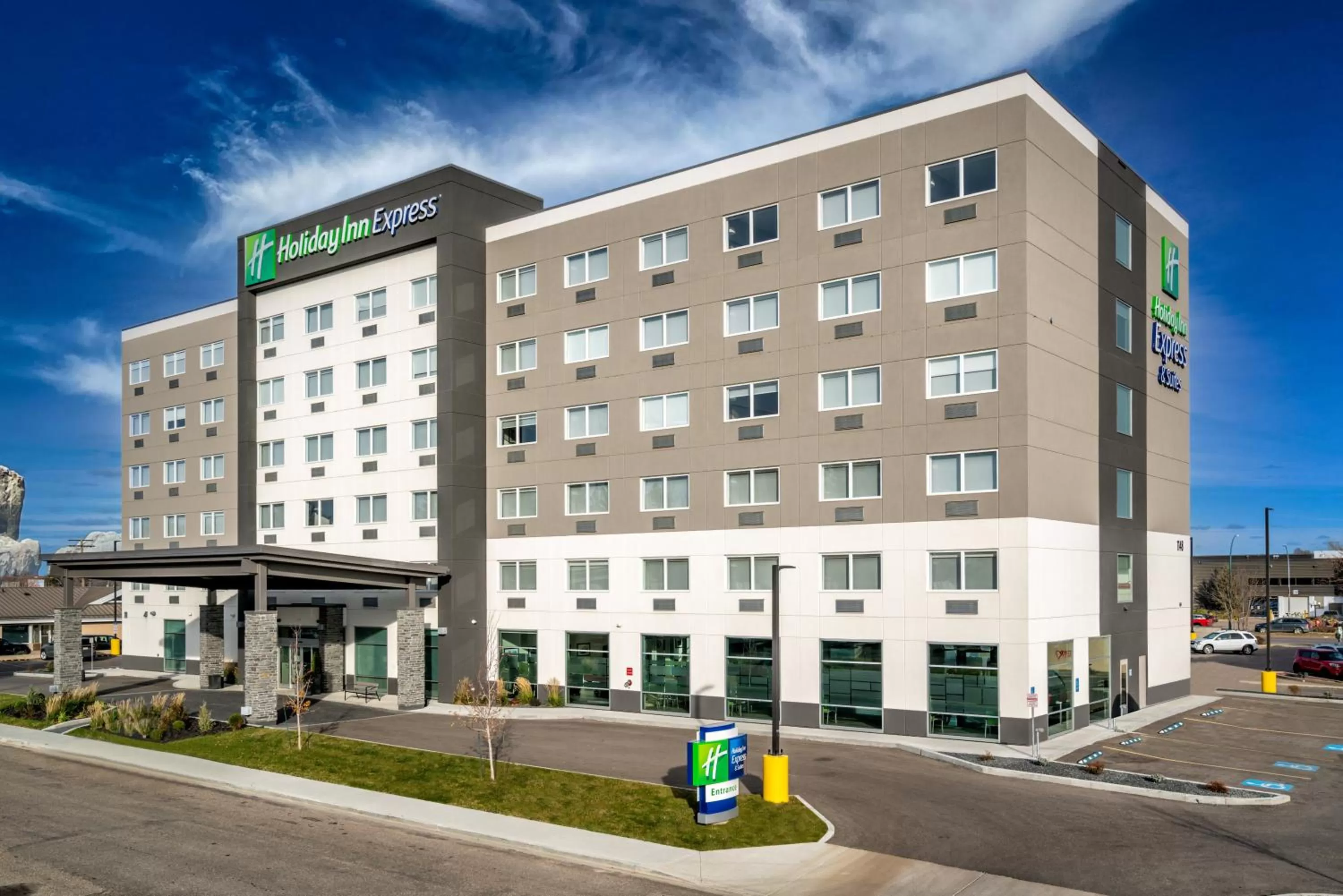 Property building in Holiday Inn Express & Suites - Brandon by IHG