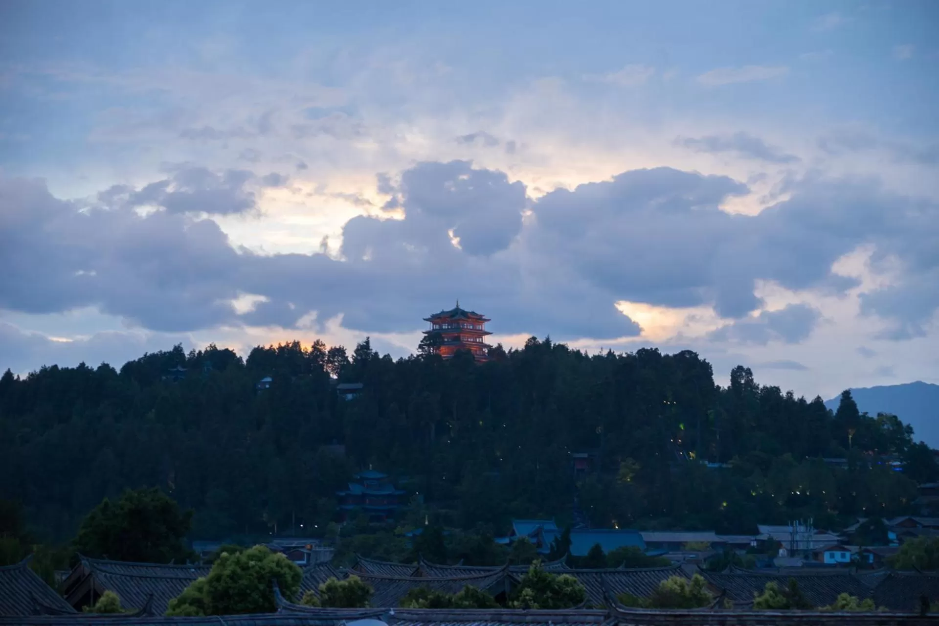 Mountain view in Lijiang Gemmer Hotel