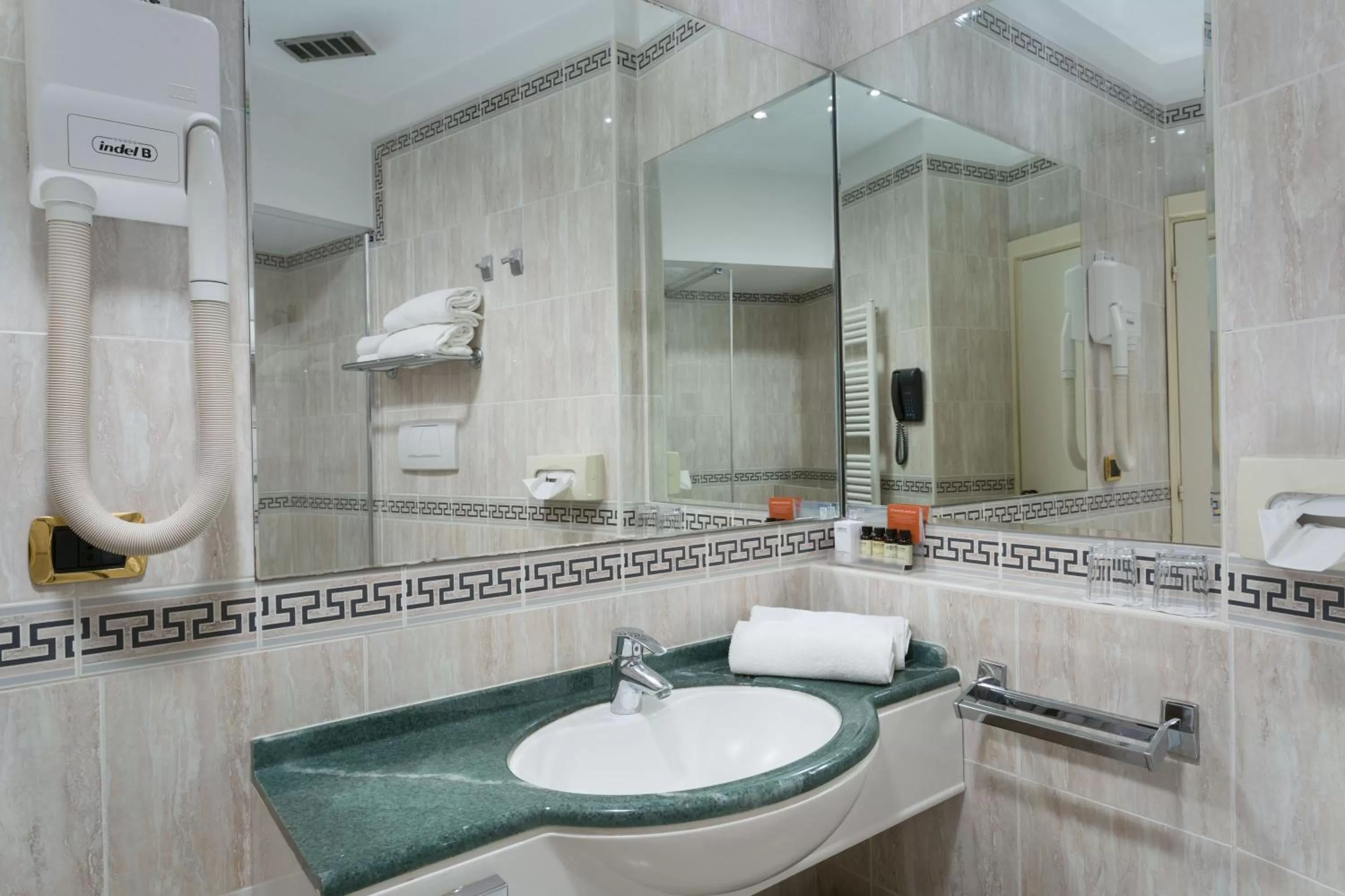 Shower in Hotel Imperiale Rimini & SPA