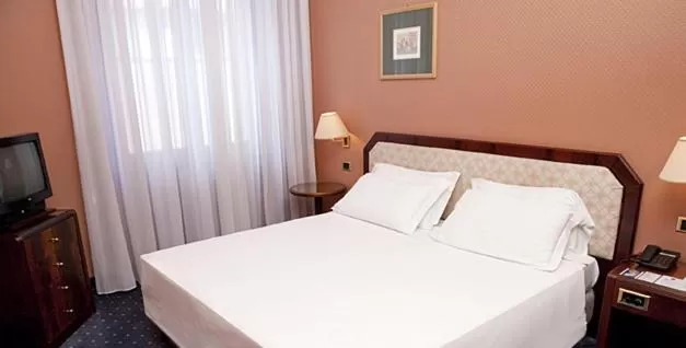 Bed in Hotel Bristol