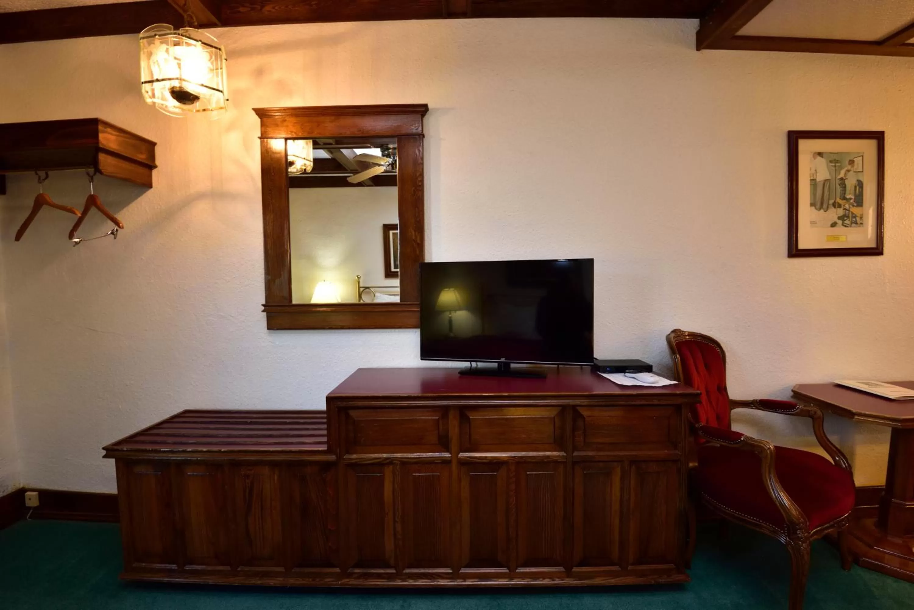 TV and multimedia in Sequim West Inn