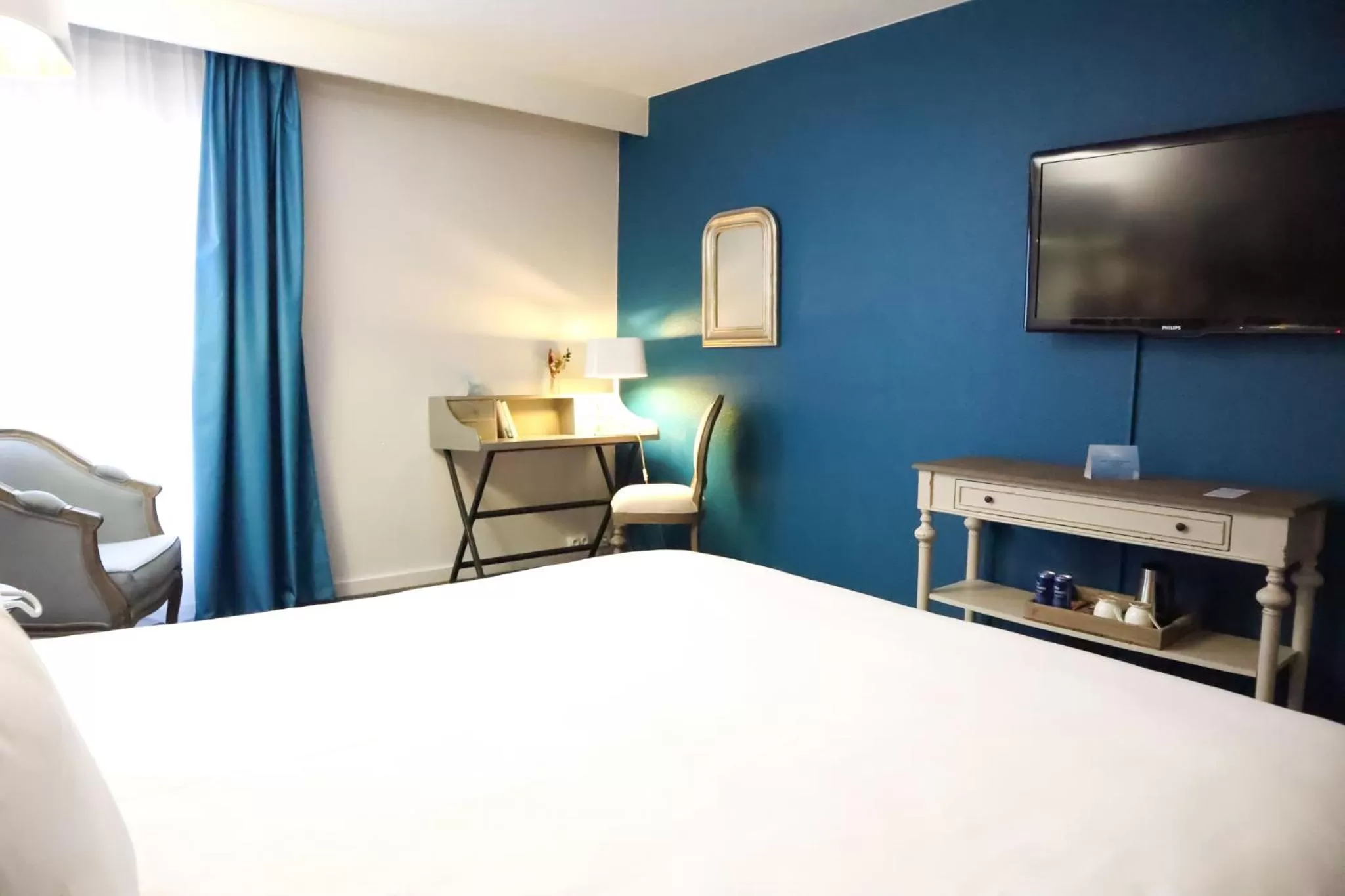 View (from property/room), Bed in Mercure Château de Fontainebleau