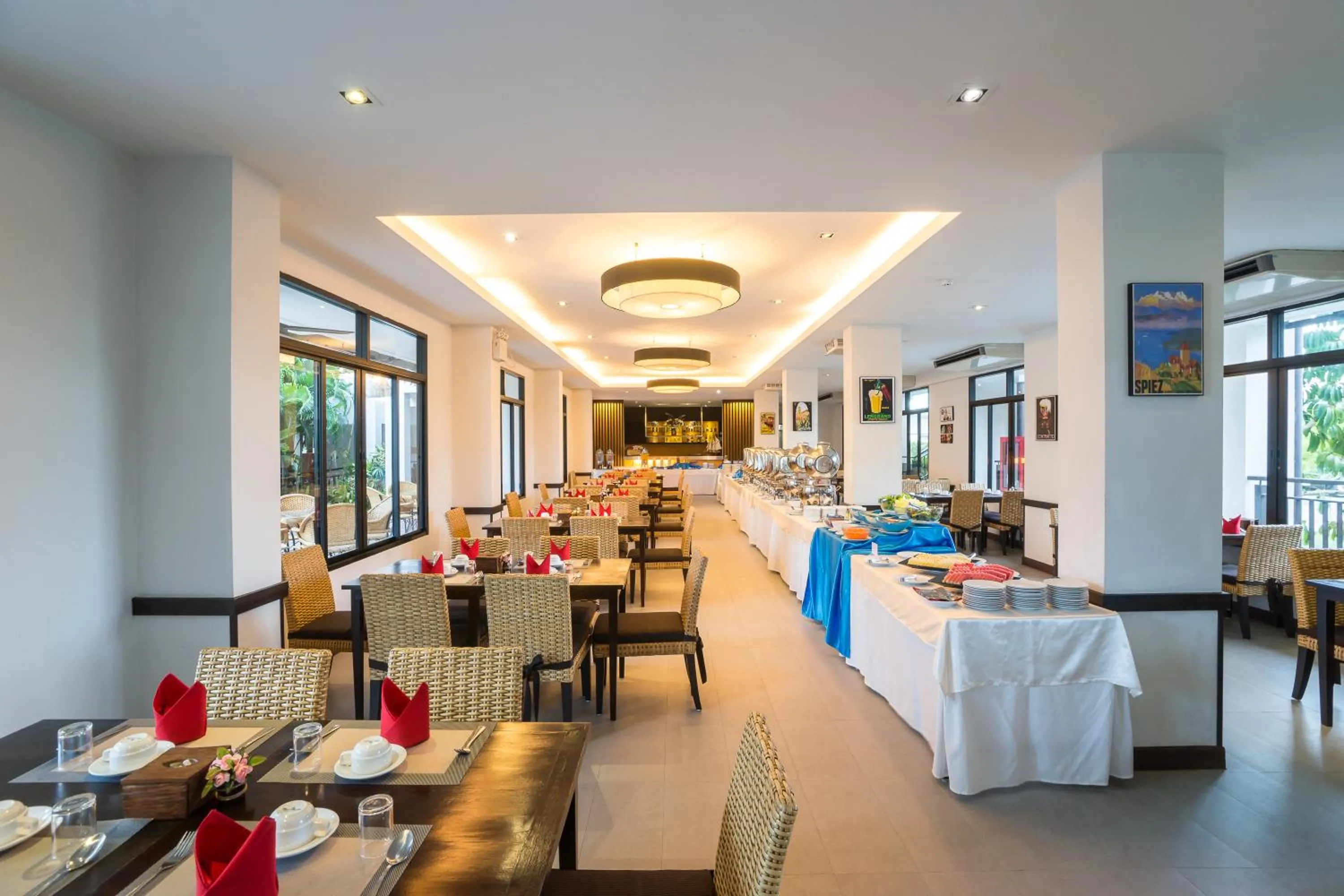 Restaurant/places to eat in i Tara Resort & Spa