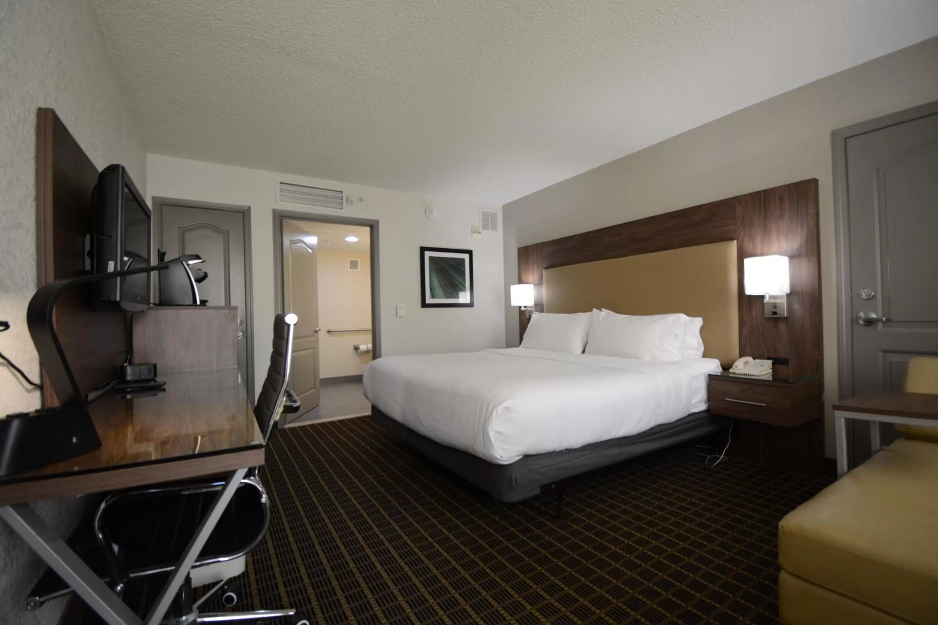 Photo of the whole room, Bed in Holiday Inn Hazlet by IHG
