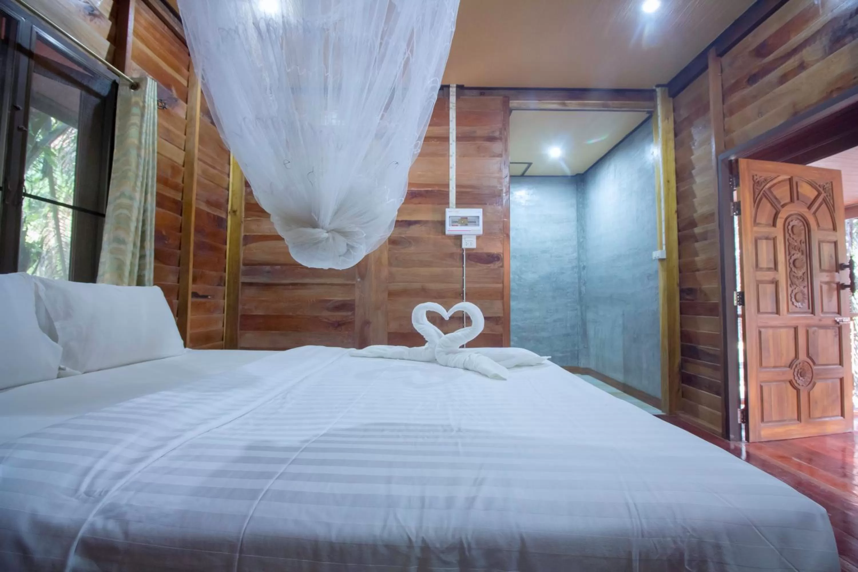 Photo of the whole room, Bed in Khao Sok Palmview Resort