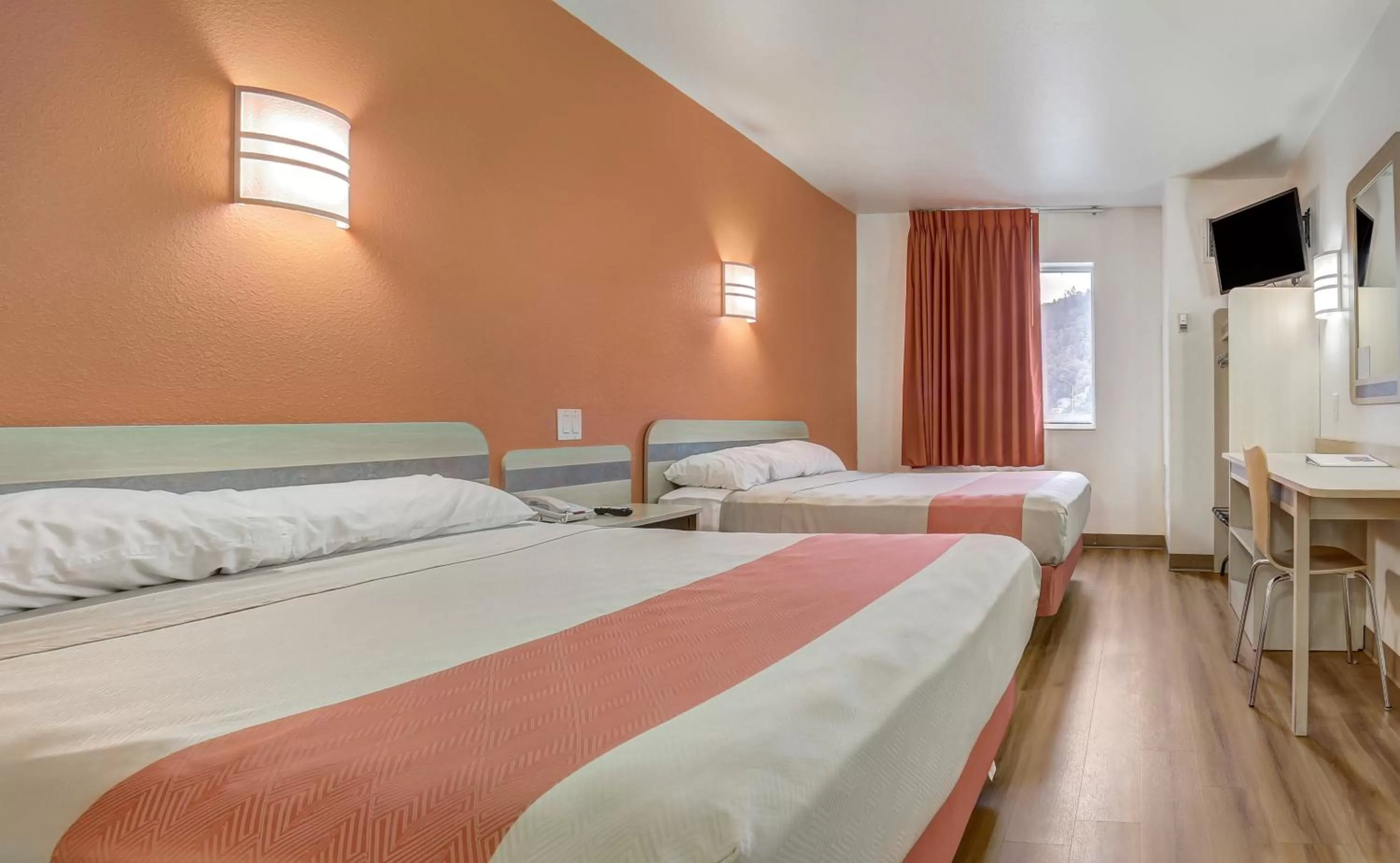 Photo of the whole room, Bed in Motel 6-Roseburg, OR