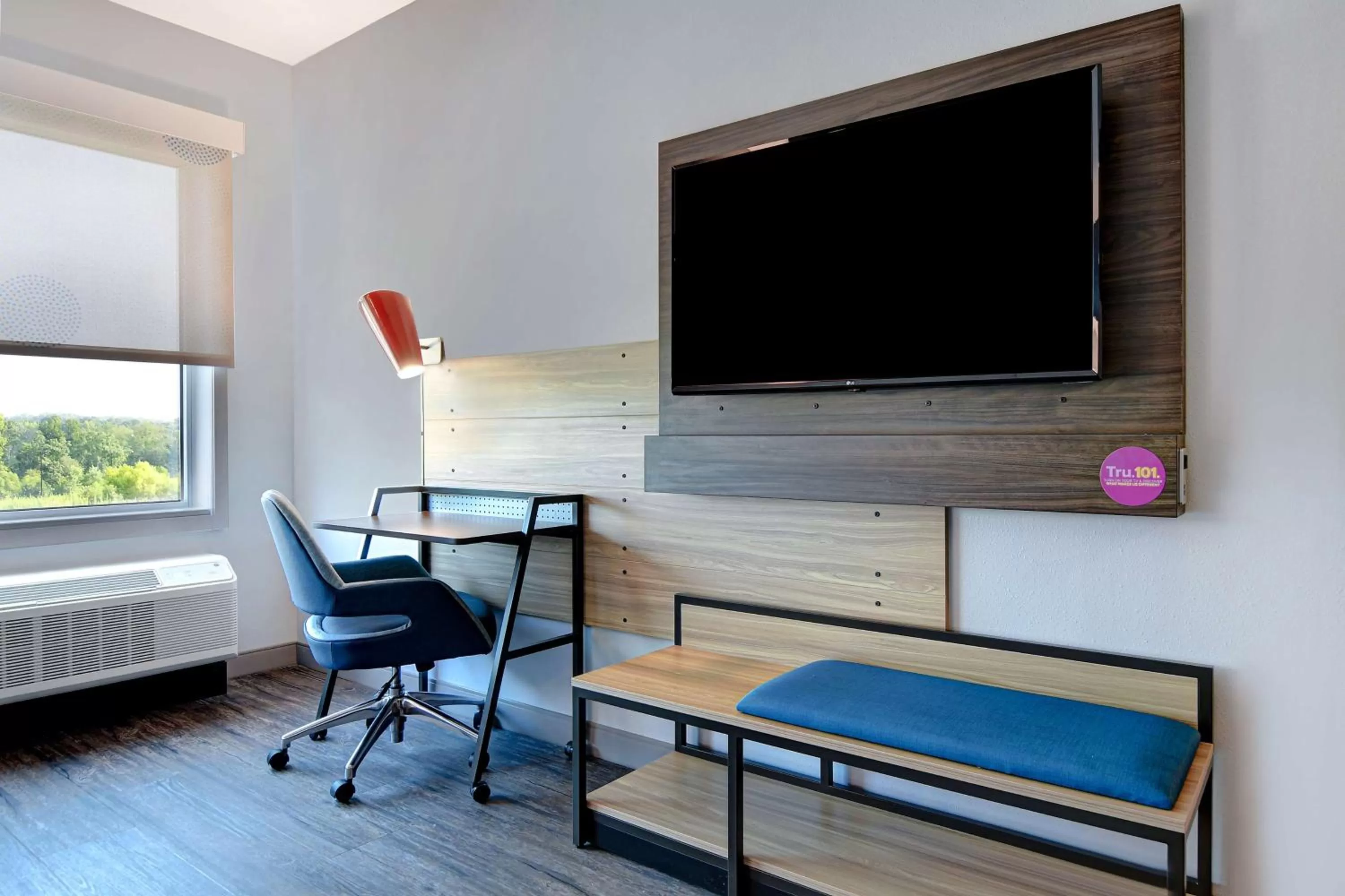 Bedroom, Bed in Tru By Hilton Macon North, Ga