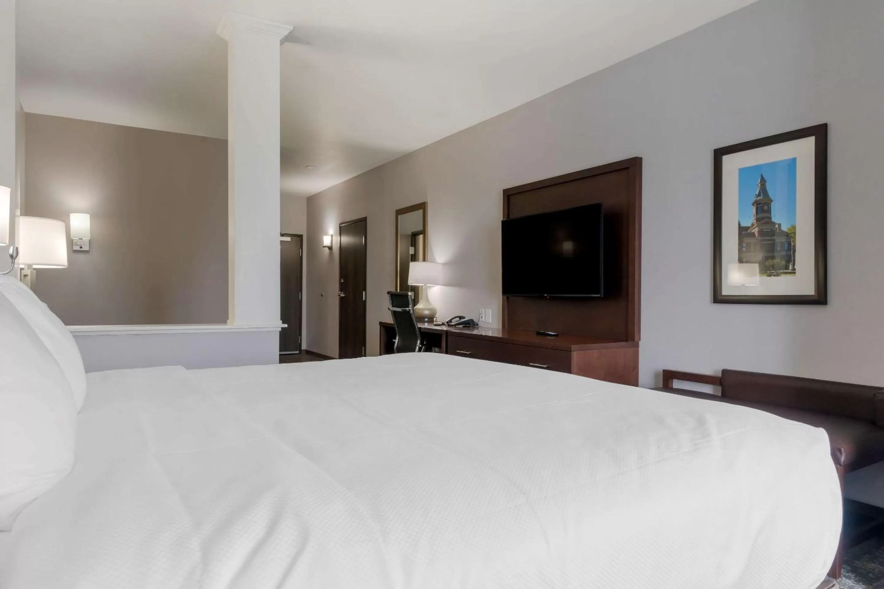 Bedroom, Bed in Comfort Suites Paducah Mall Area