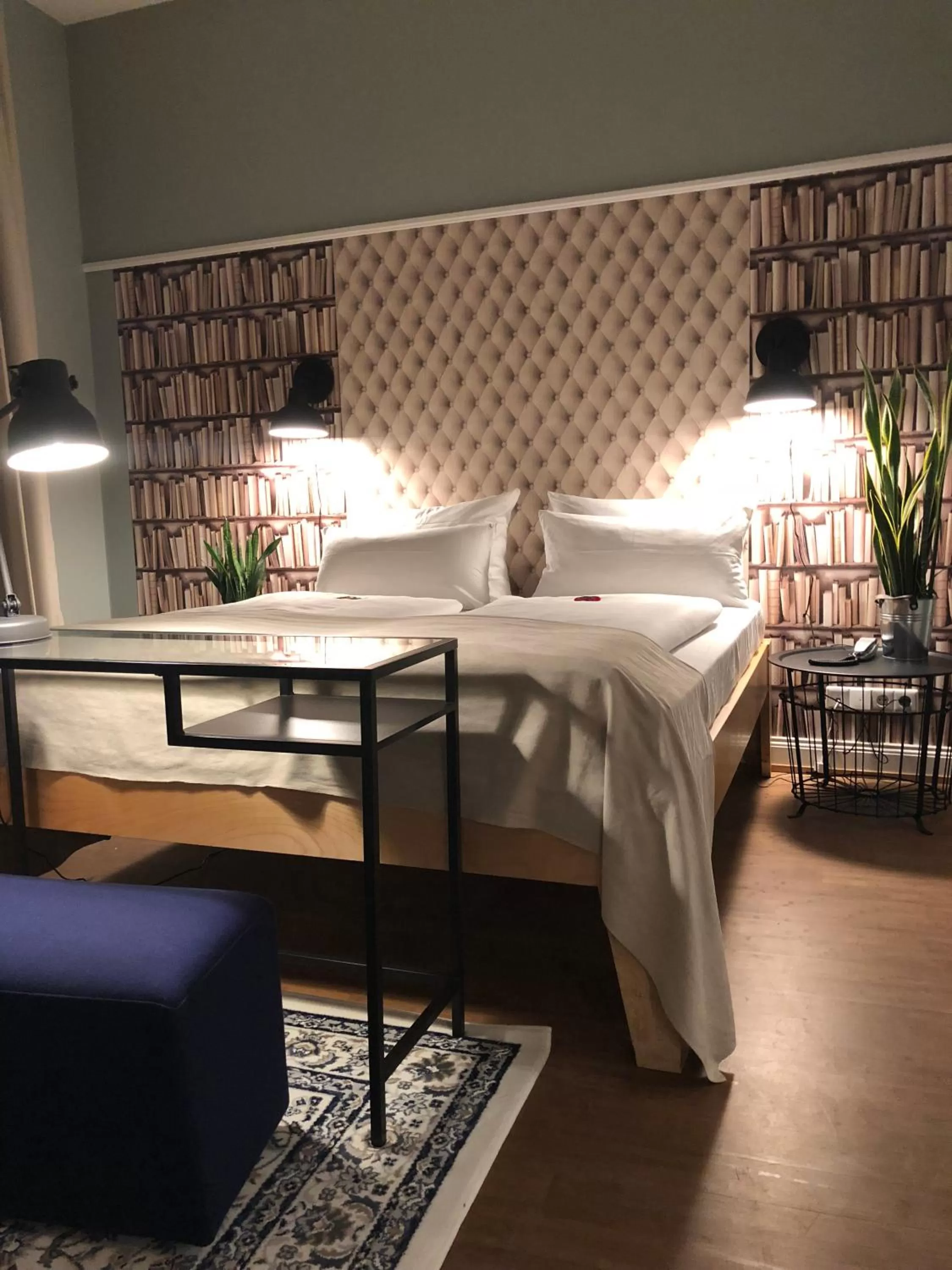 Photo of the whole room, Bed in Hotel Zur Alten Brücke