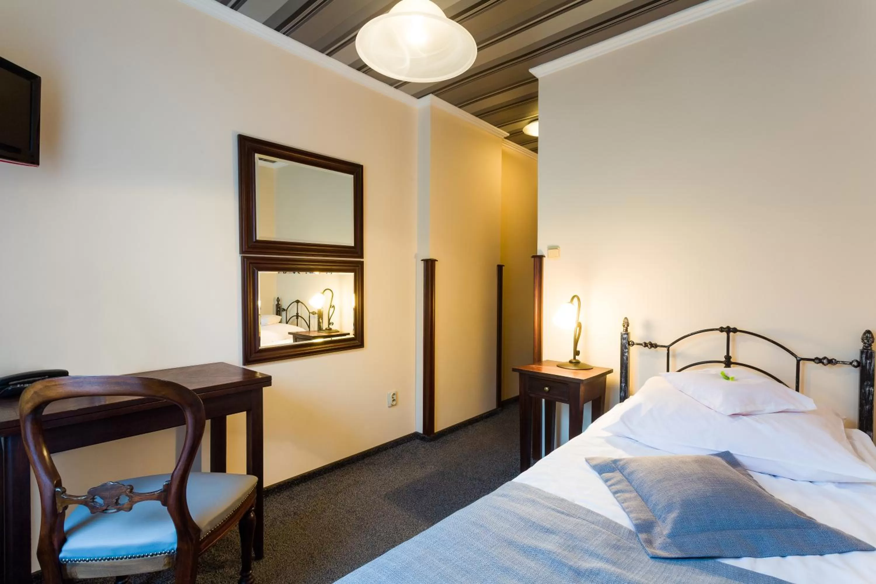 Single Room in Willa Pastel