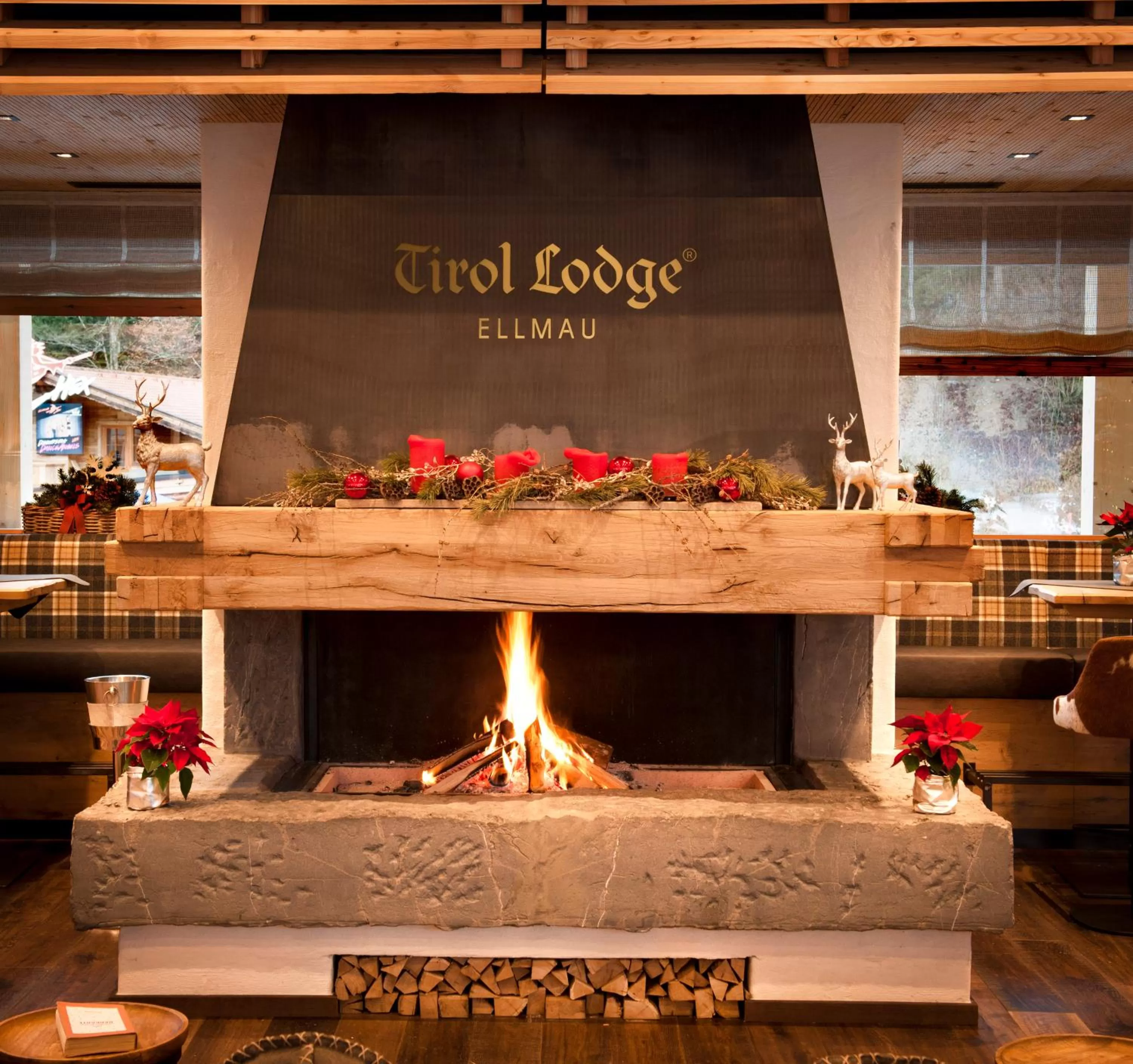 Lounge or bar in Tirol Lodge