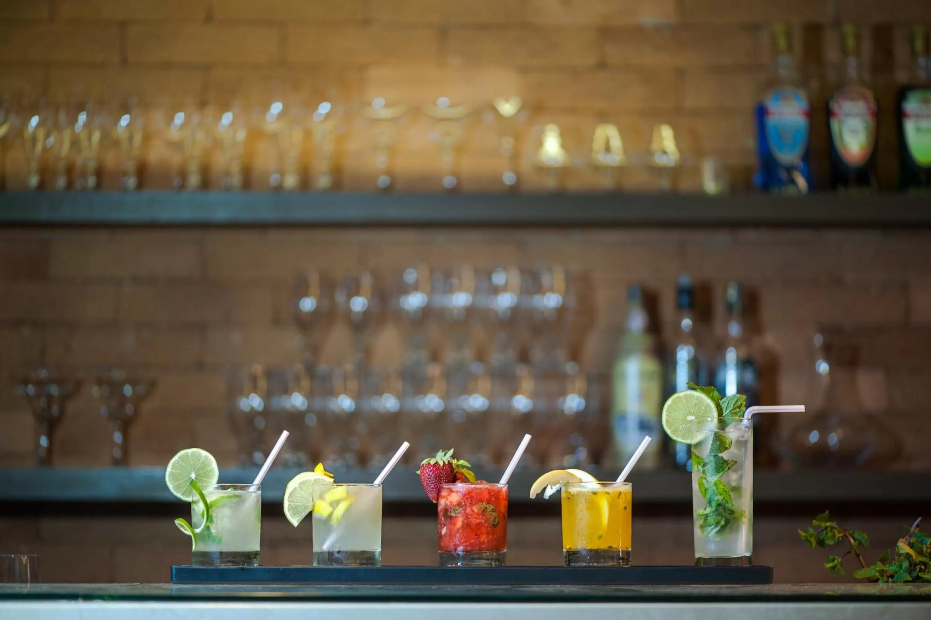 Lounge or bar in Holiday Inn Belo Horizonte Savassi by IHG