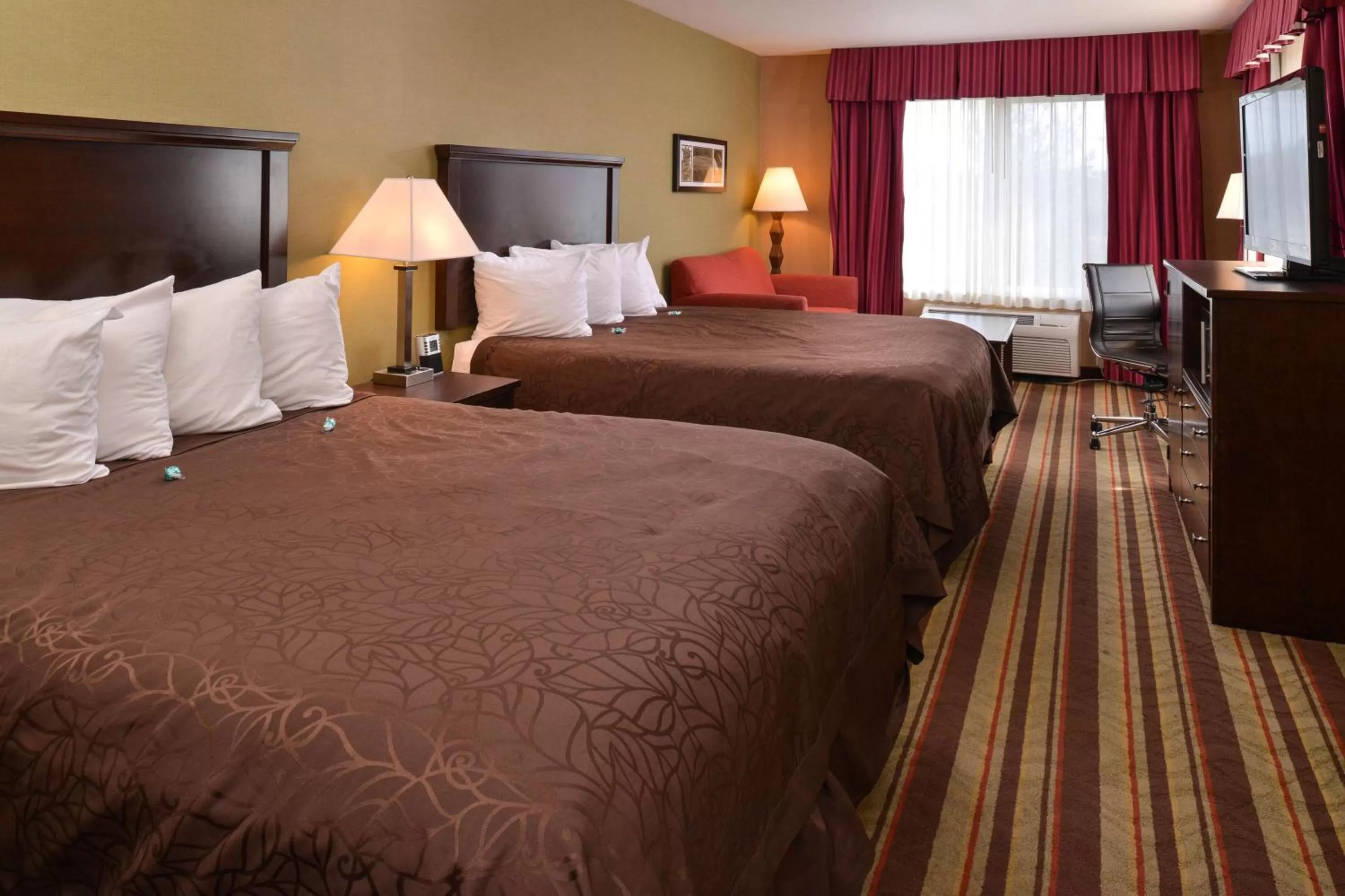 Photo of the whole room, Bed in Best Western Wilsonville Inn & Suites