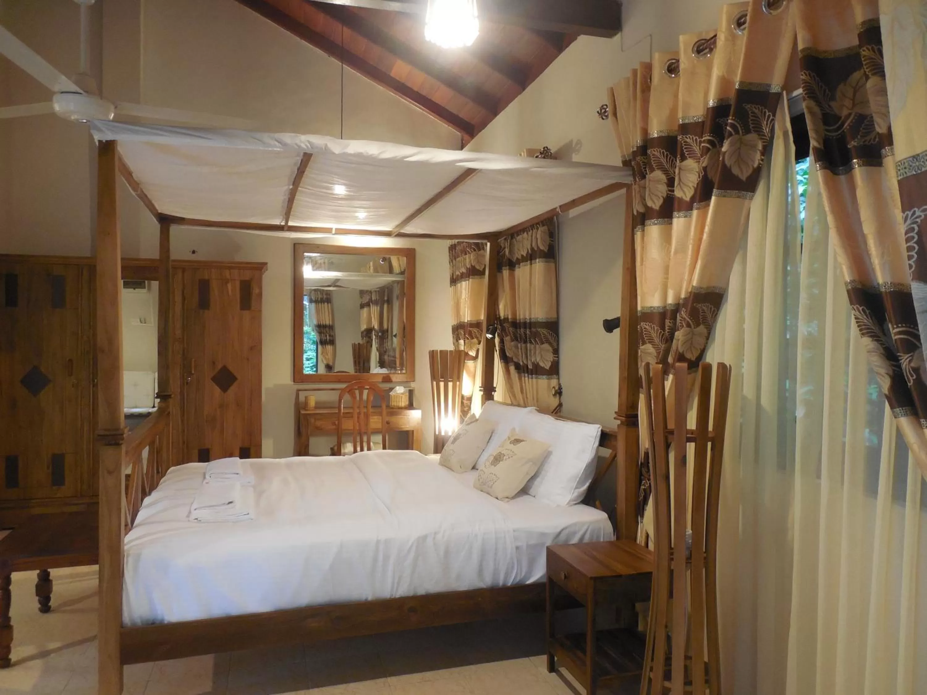 Photo of the whole room, Bed in Le leopard d 'argent