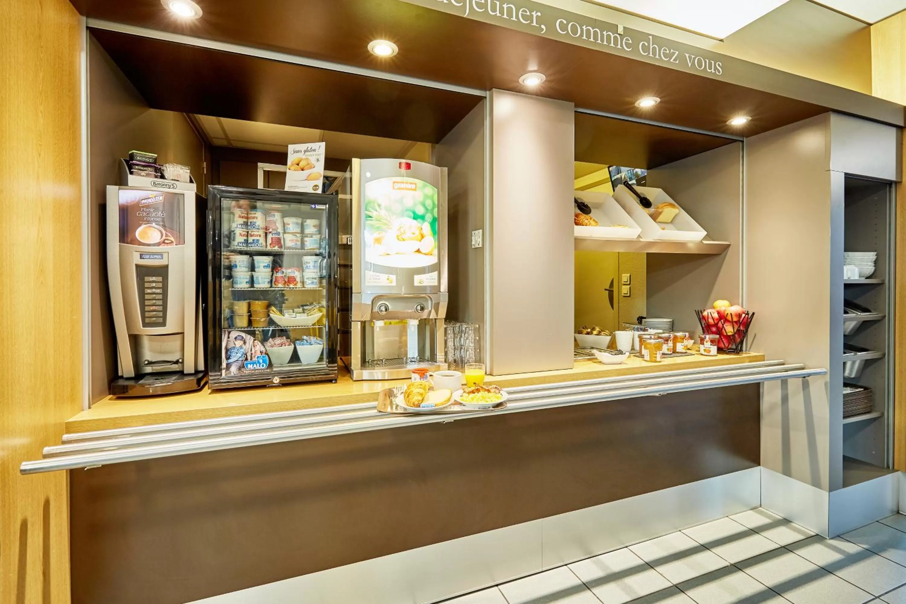 Buffet breakfast in B&B HOTEL CAEN Sud