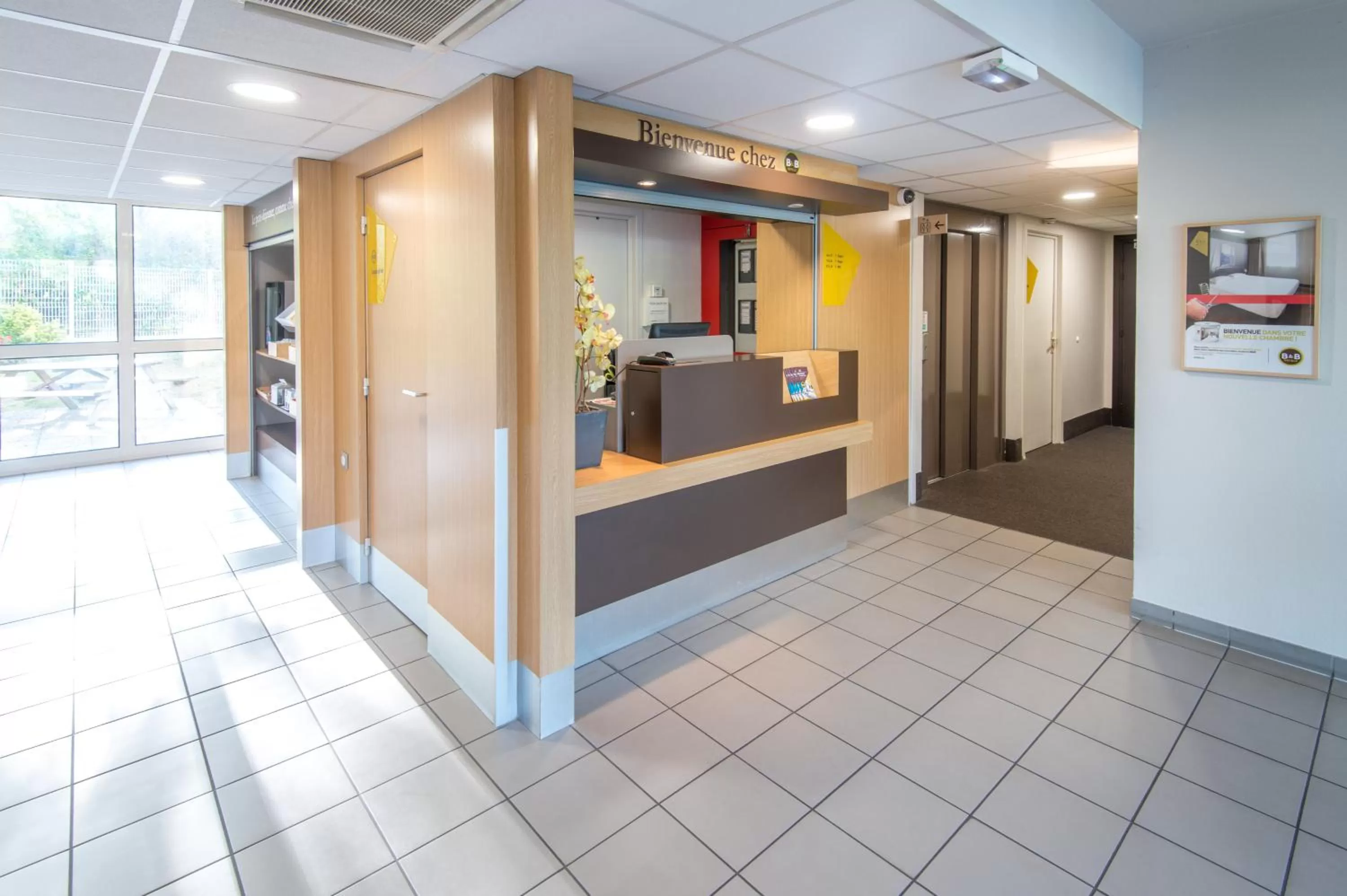 Lobby or reception in B&B HOTEL Freyming-Merlebach