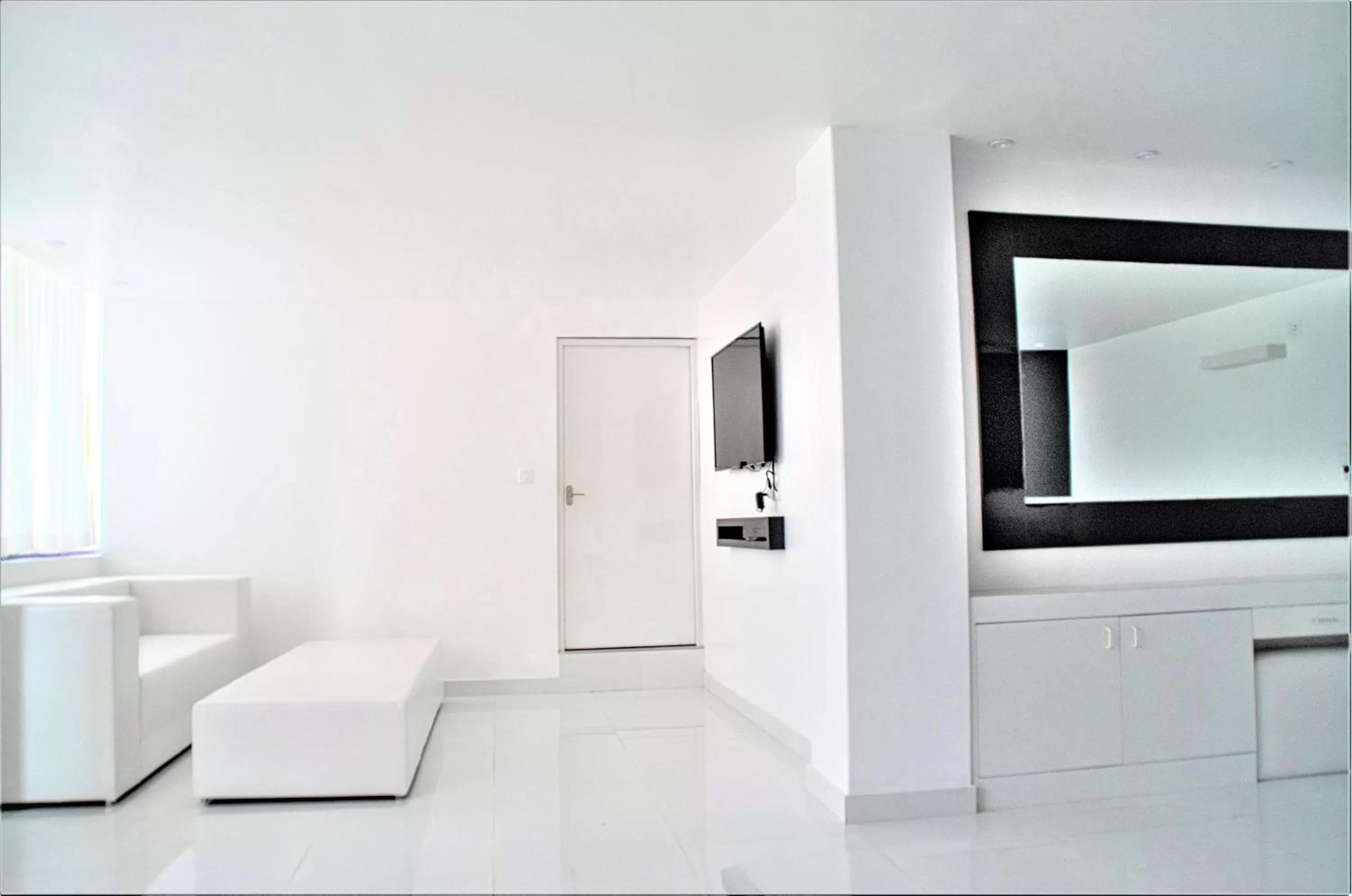 TV and multimedia, Bathroom in Hotel Hulk