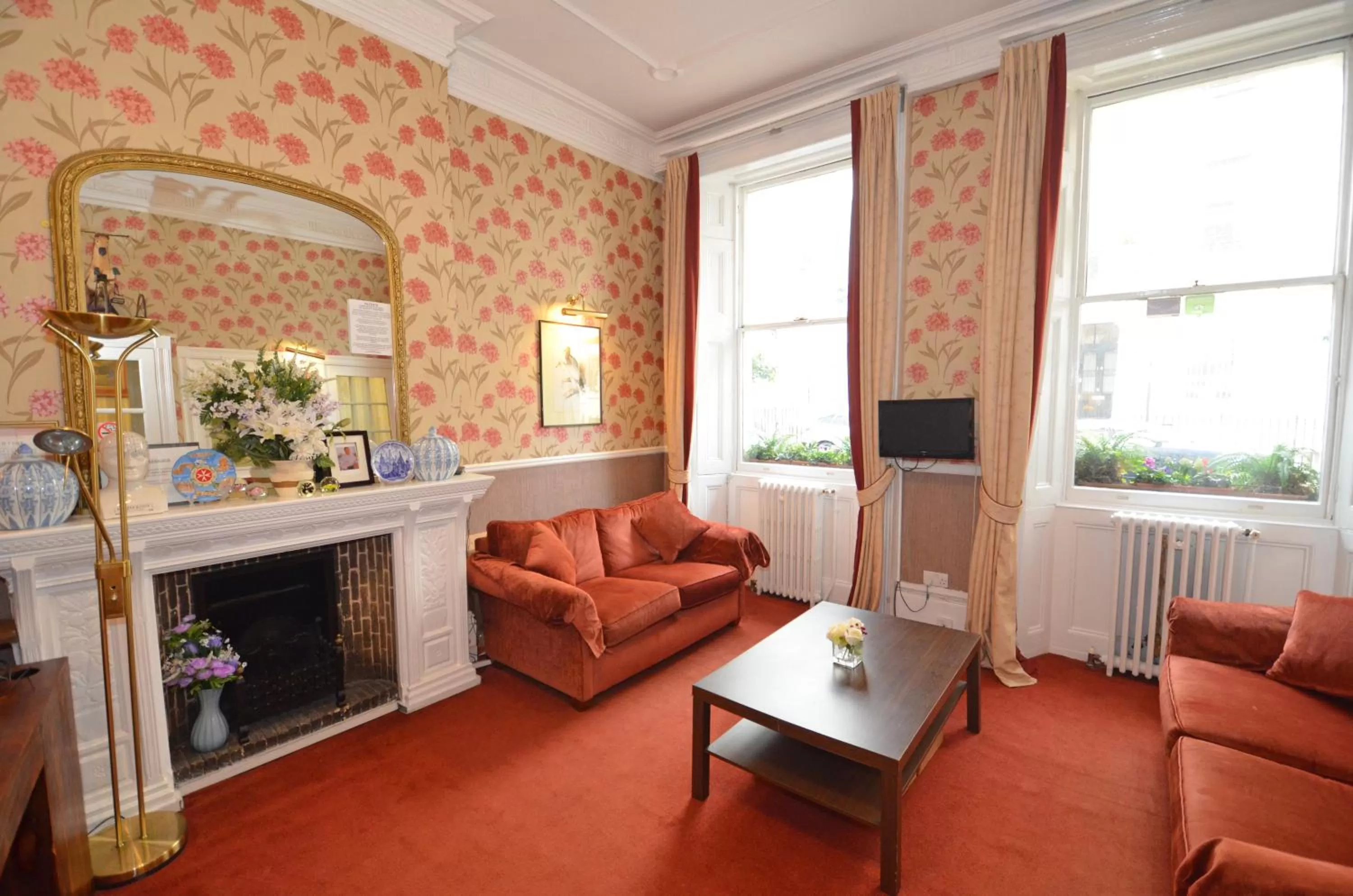 Lobby or reception in Parkwood Hotel