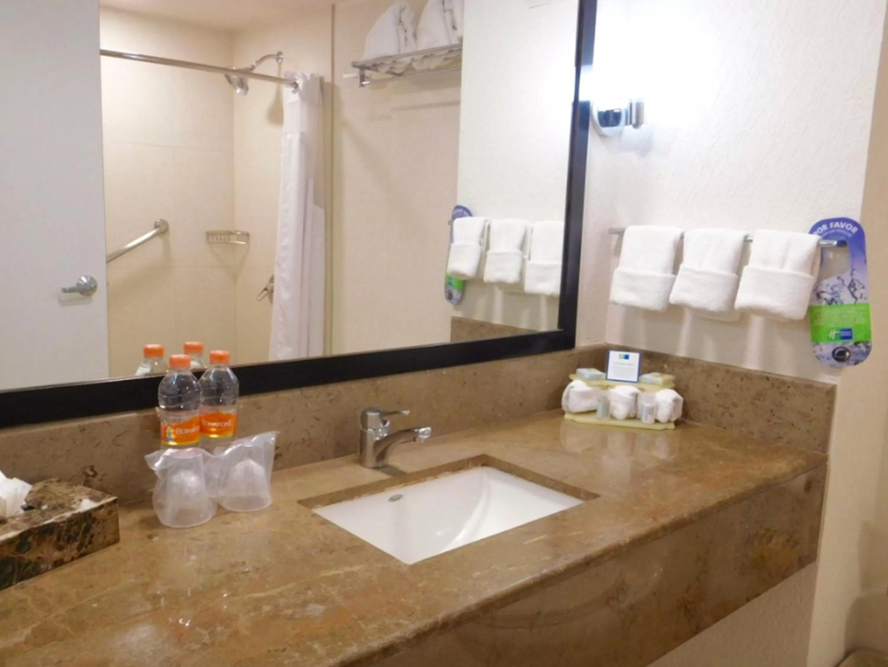 Shower in Holiday Inn Express Tuxtla Gutierrez La Marimba by IHG