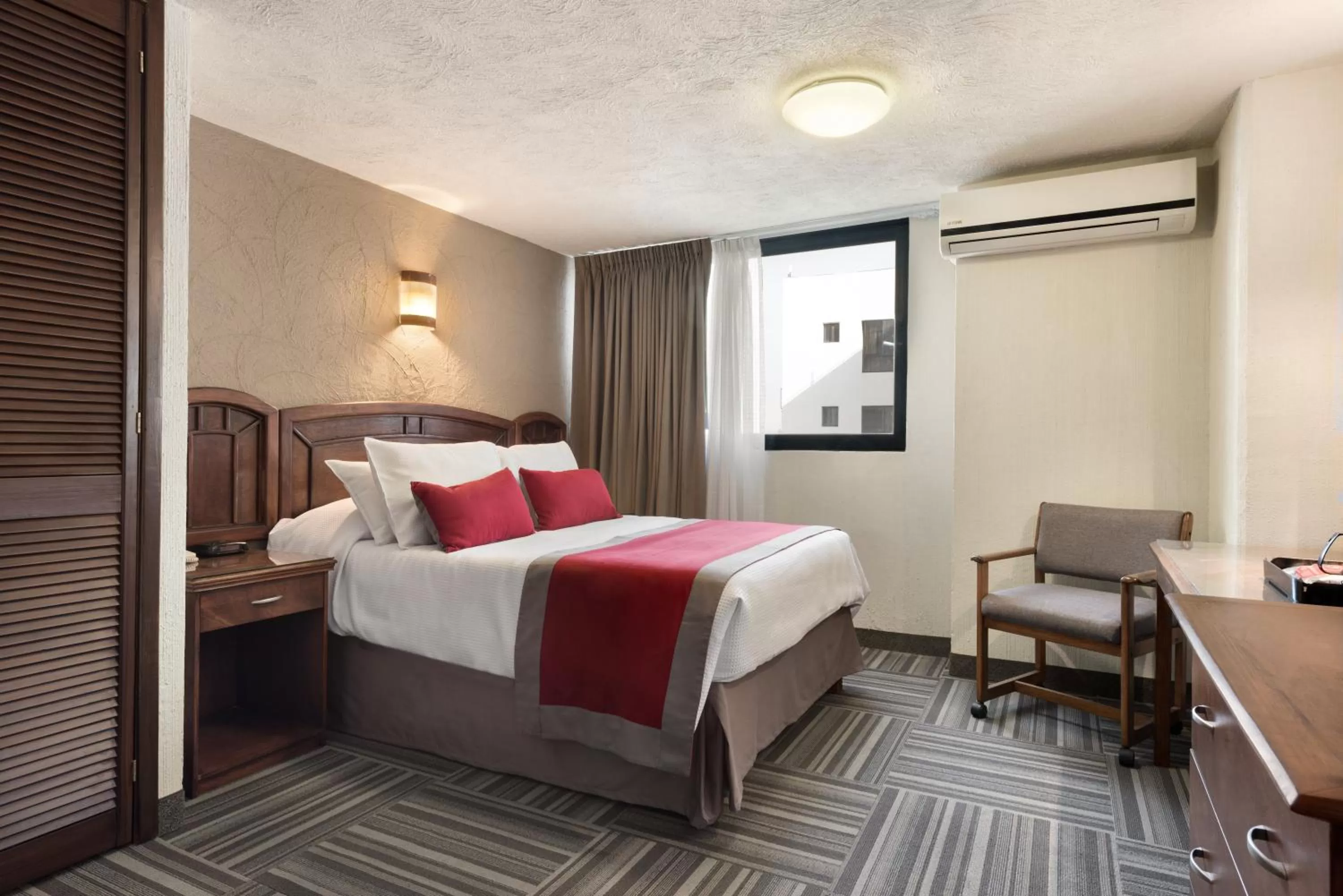 Photo of the whole room, Bed in Ramada Plaza by Wyndham Leon