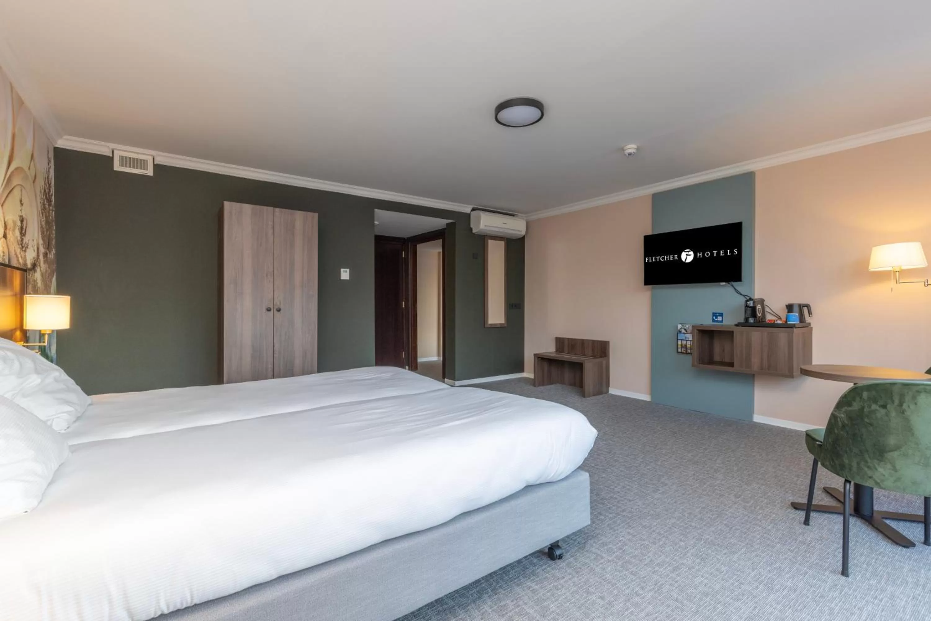 Photo of the whole room, Bed in Fletcher Familiehotel De Hunzebergen