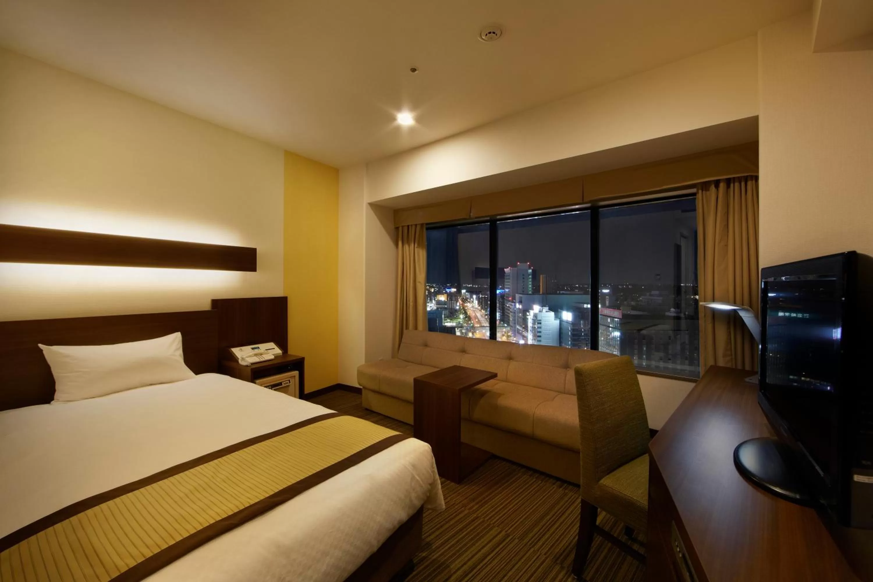 View (from property/room), Bed in Shin Yokohama Prince Hotel