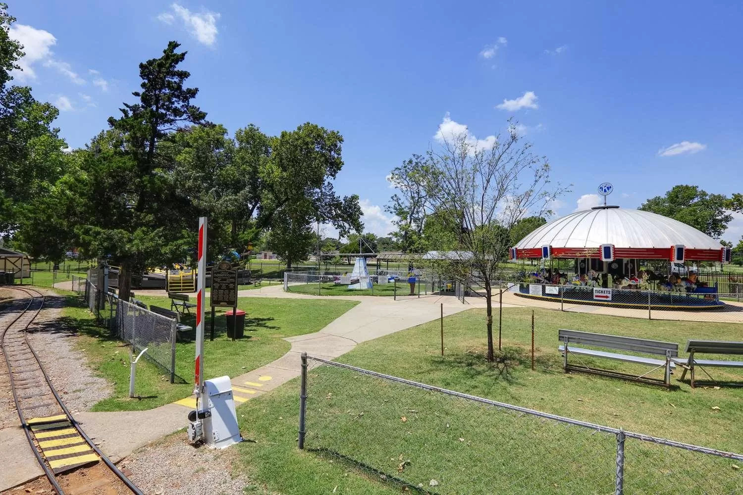 Neighbourhood in Super 8 by Wyndham Duncan