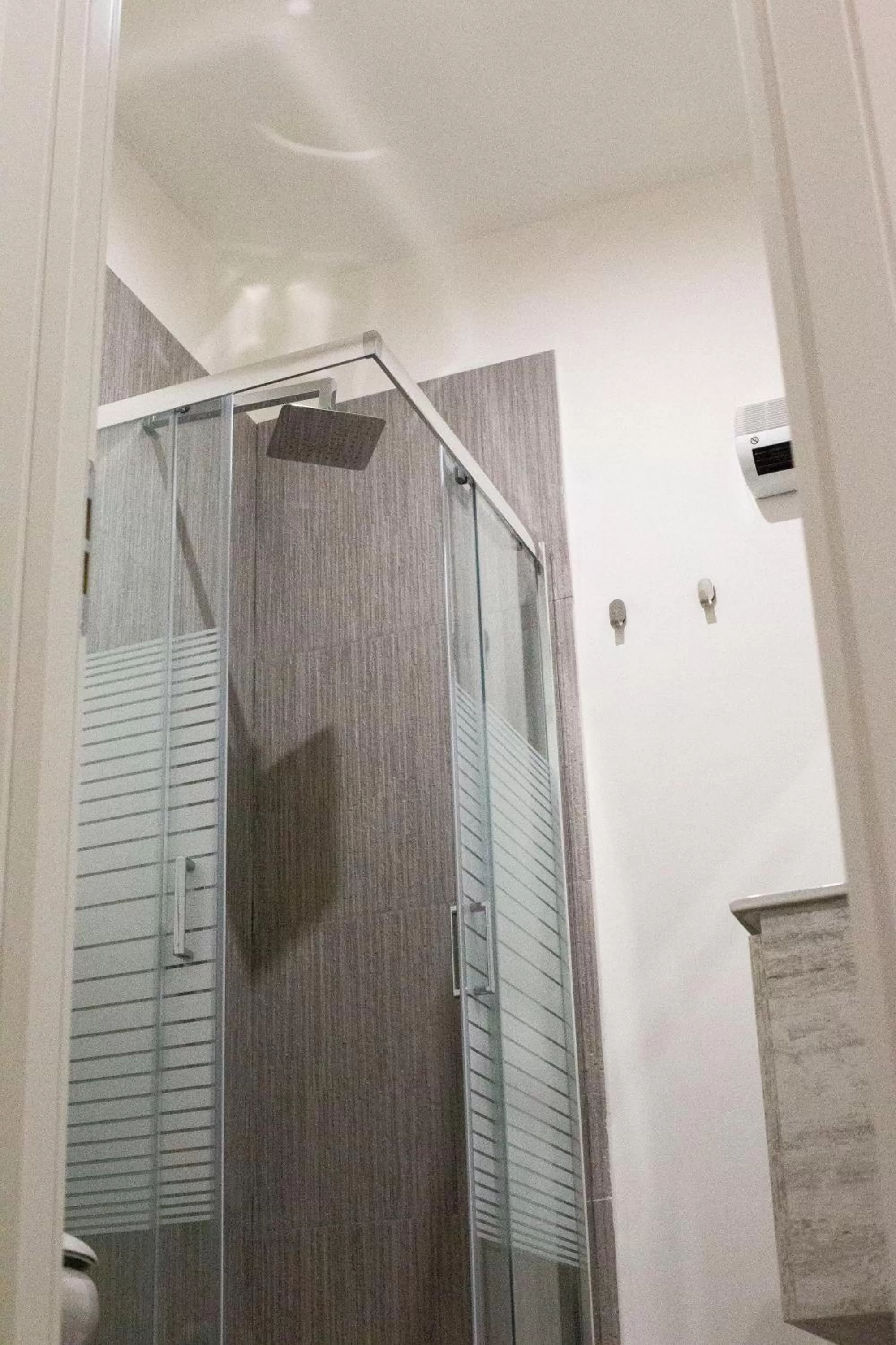 Shower, Bathroom in Mamì B&B