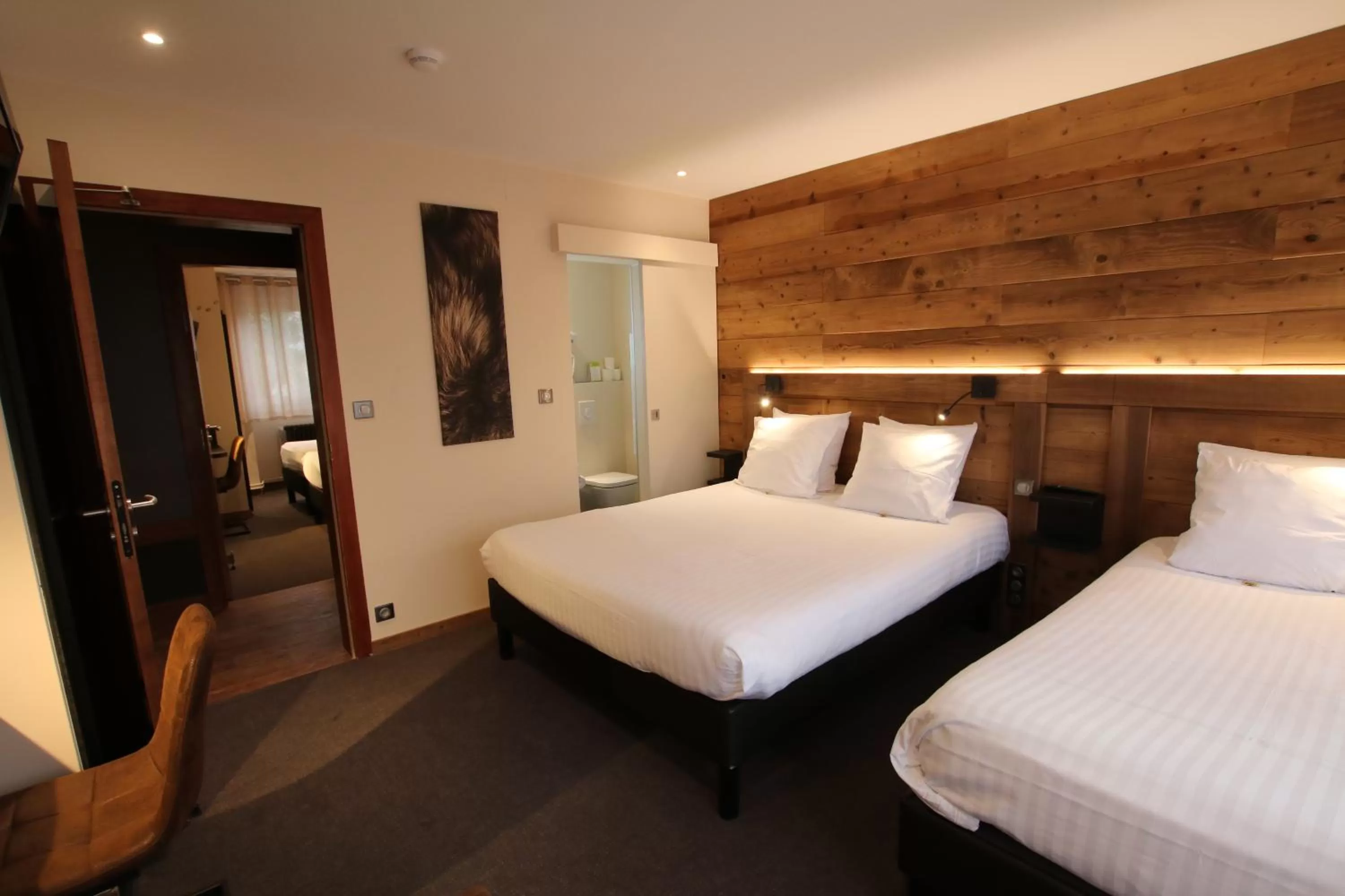 Photo of the whole room, Bed in Les Loges Du Parc