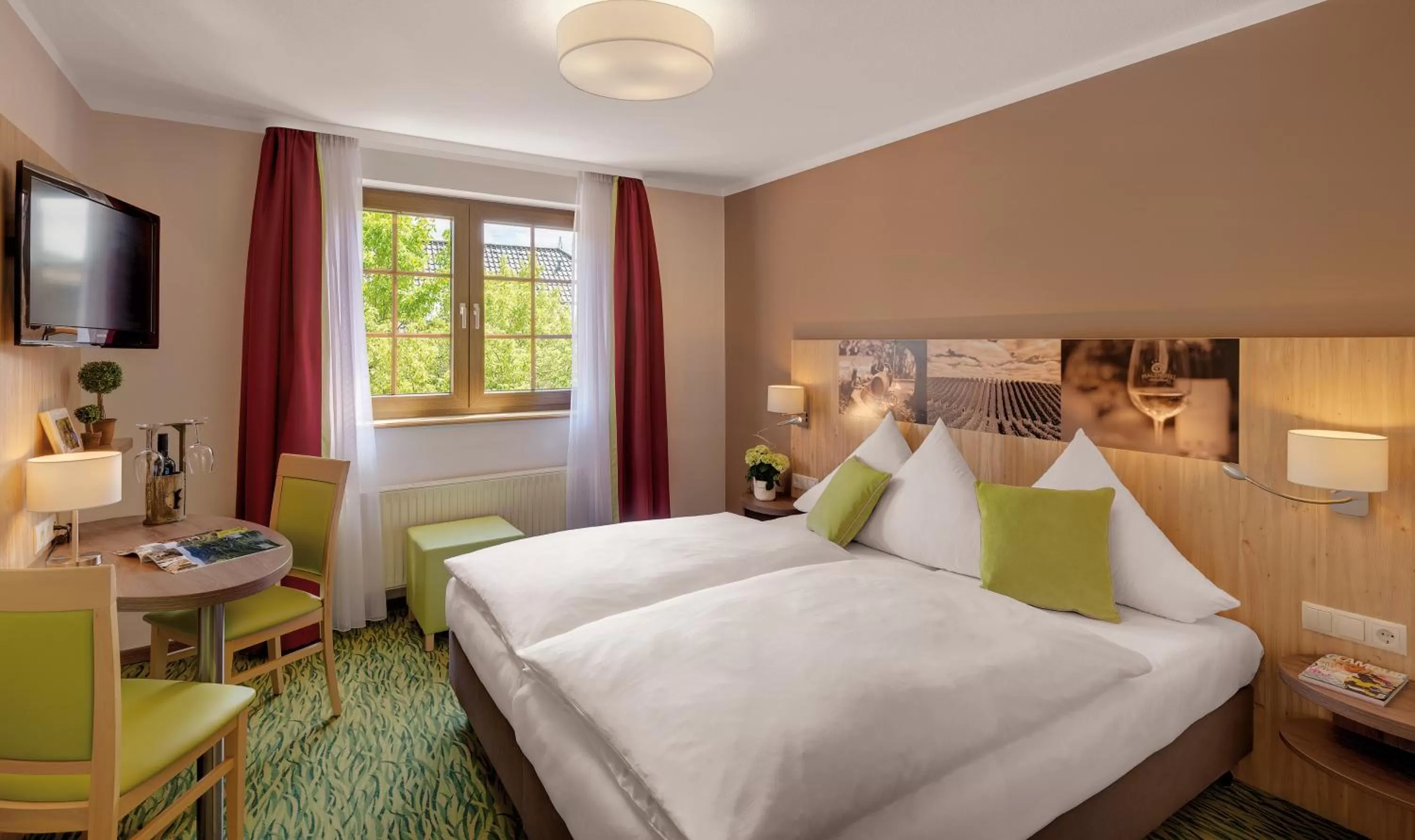 Photo of the whole room, Bed in Pfalzhotel Asselheim