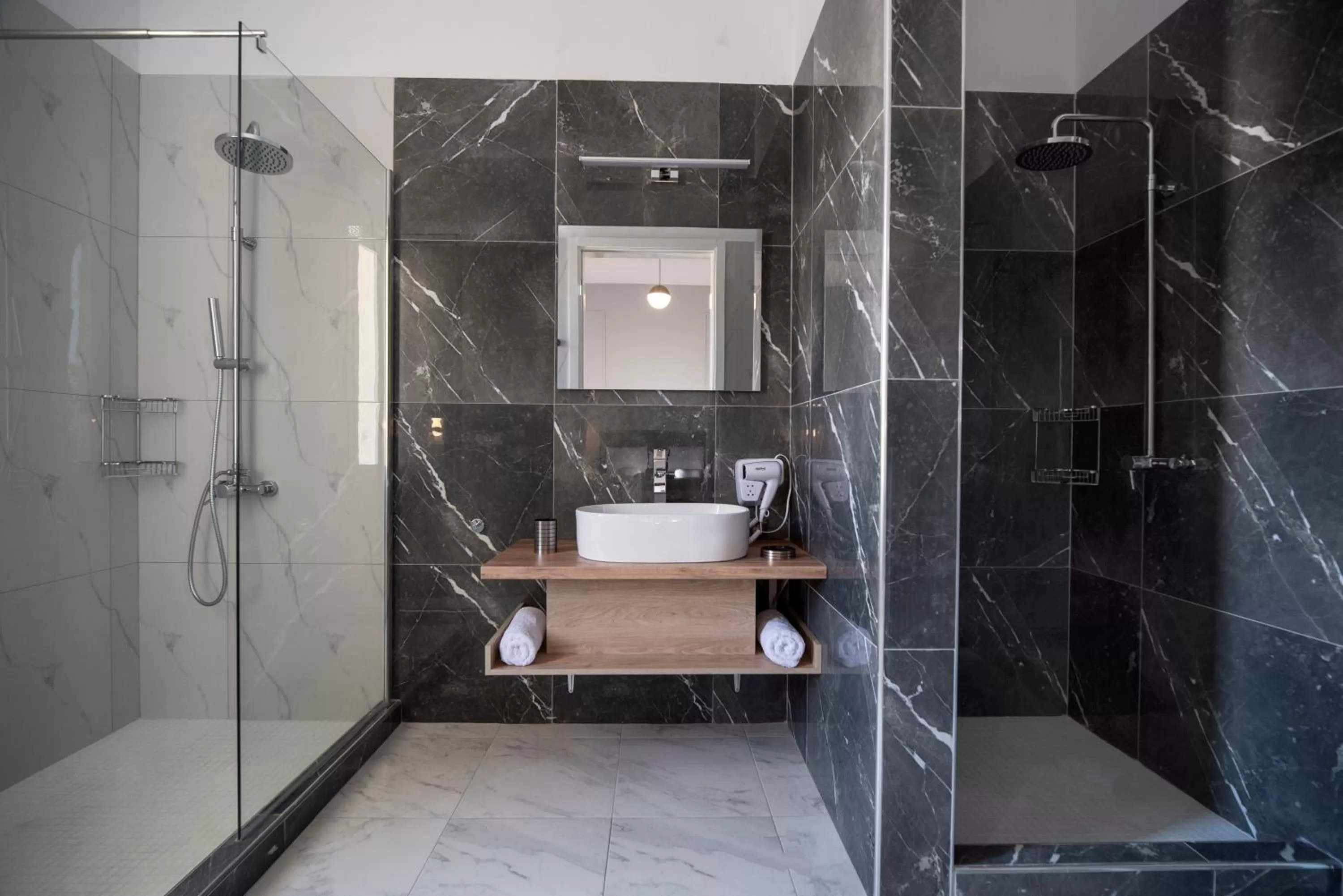 Bathroom in Plaka Arch Suites