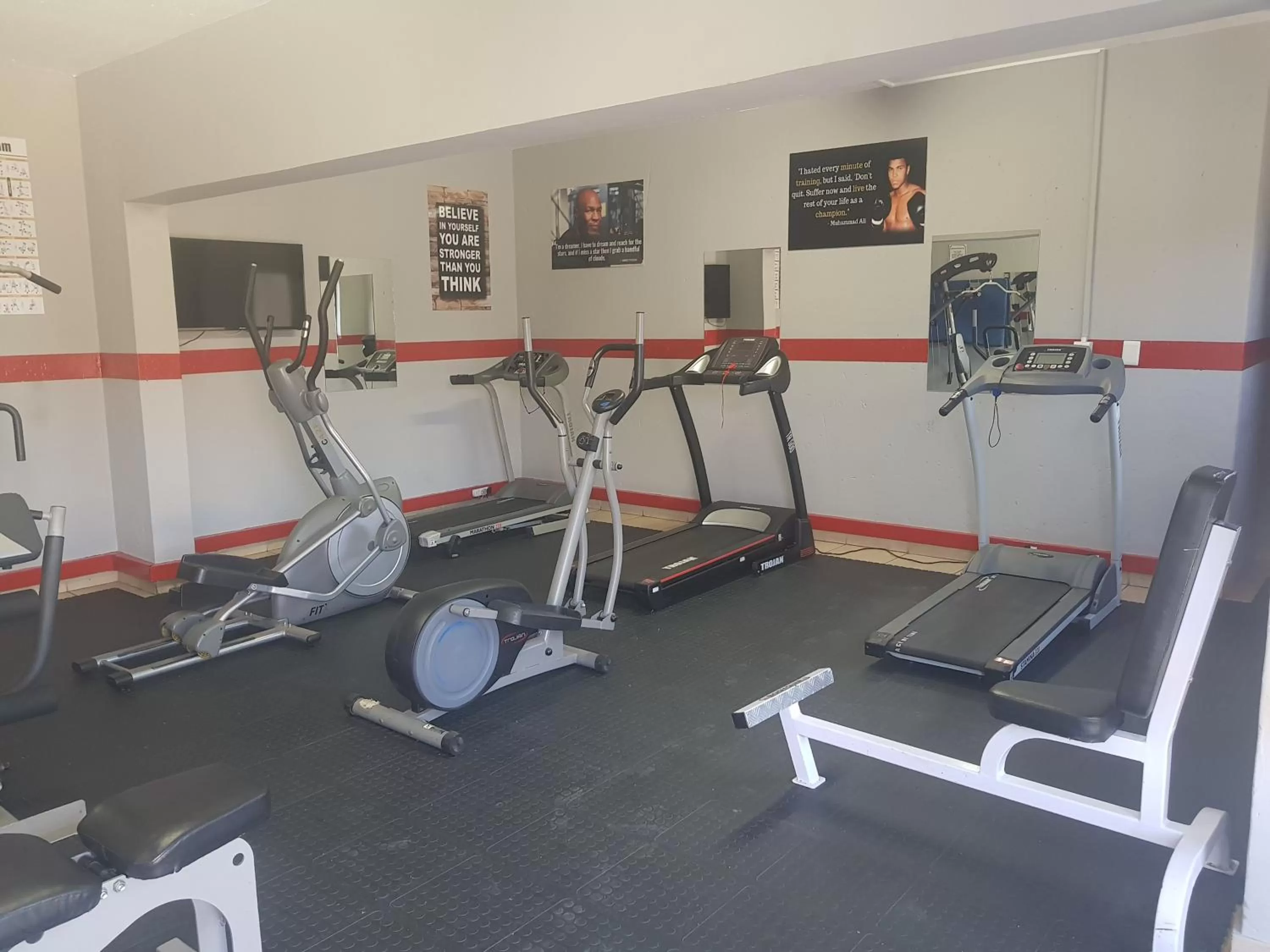 Fitness centre/facilities in Europrime Hotel