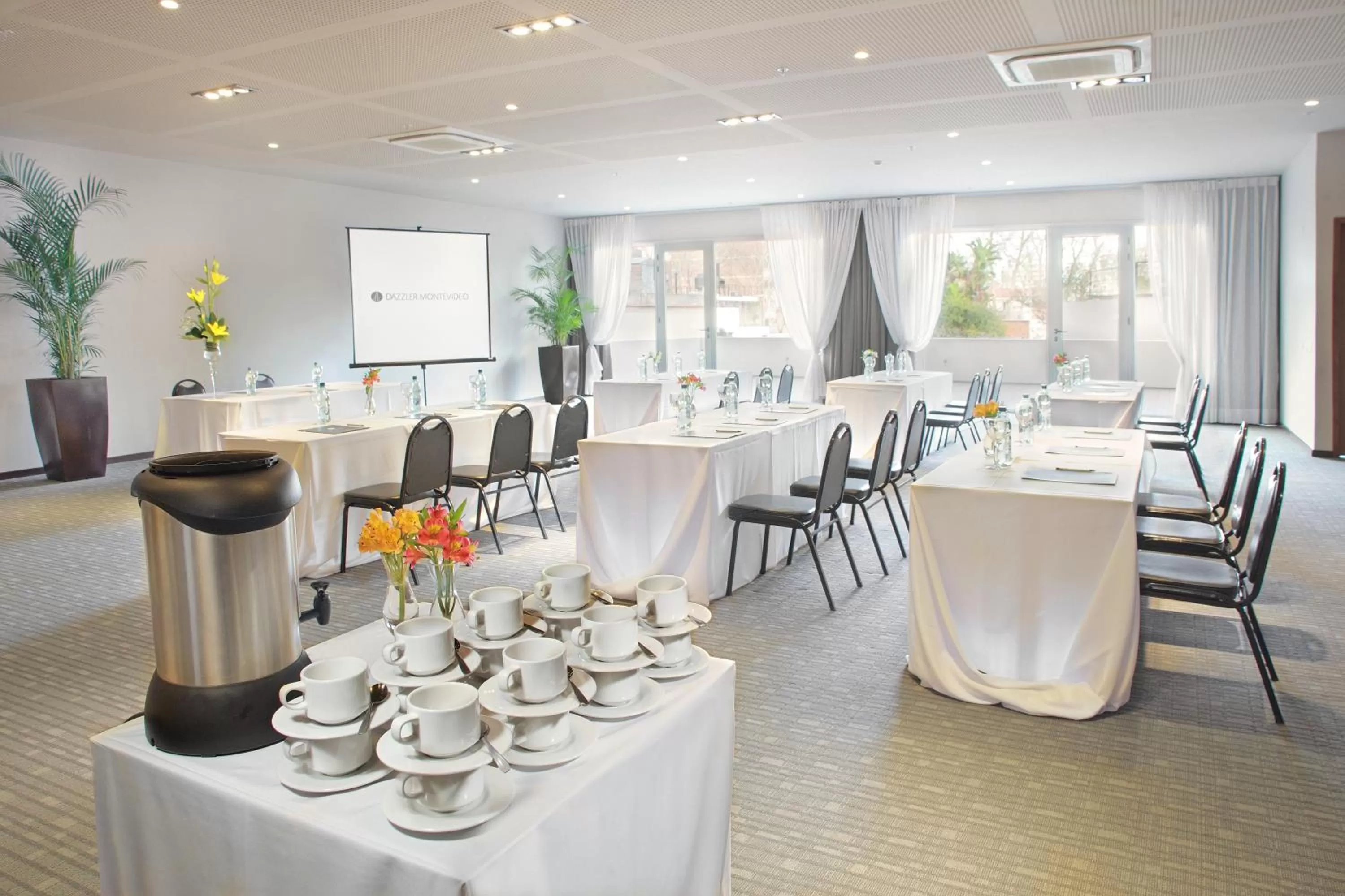 Business facilities in Dazzler by Wyndham Montevideo