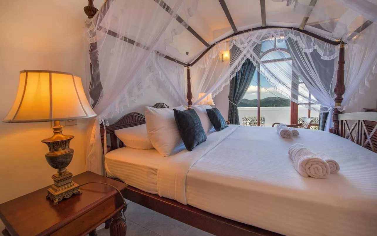 Bed in Ceylon Breeze