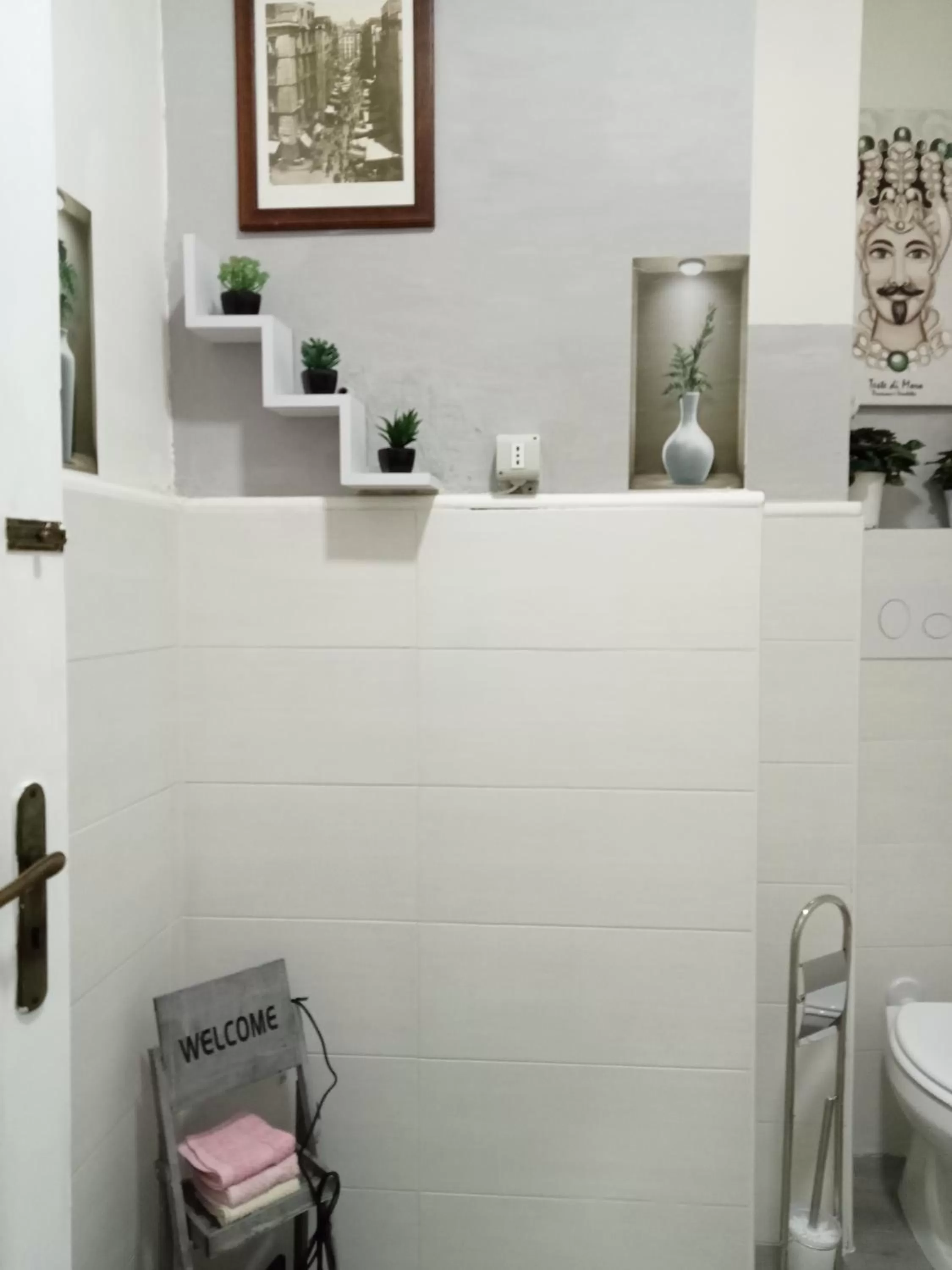 Shower, Bathroom in La Terrazza di Monica & Teresa