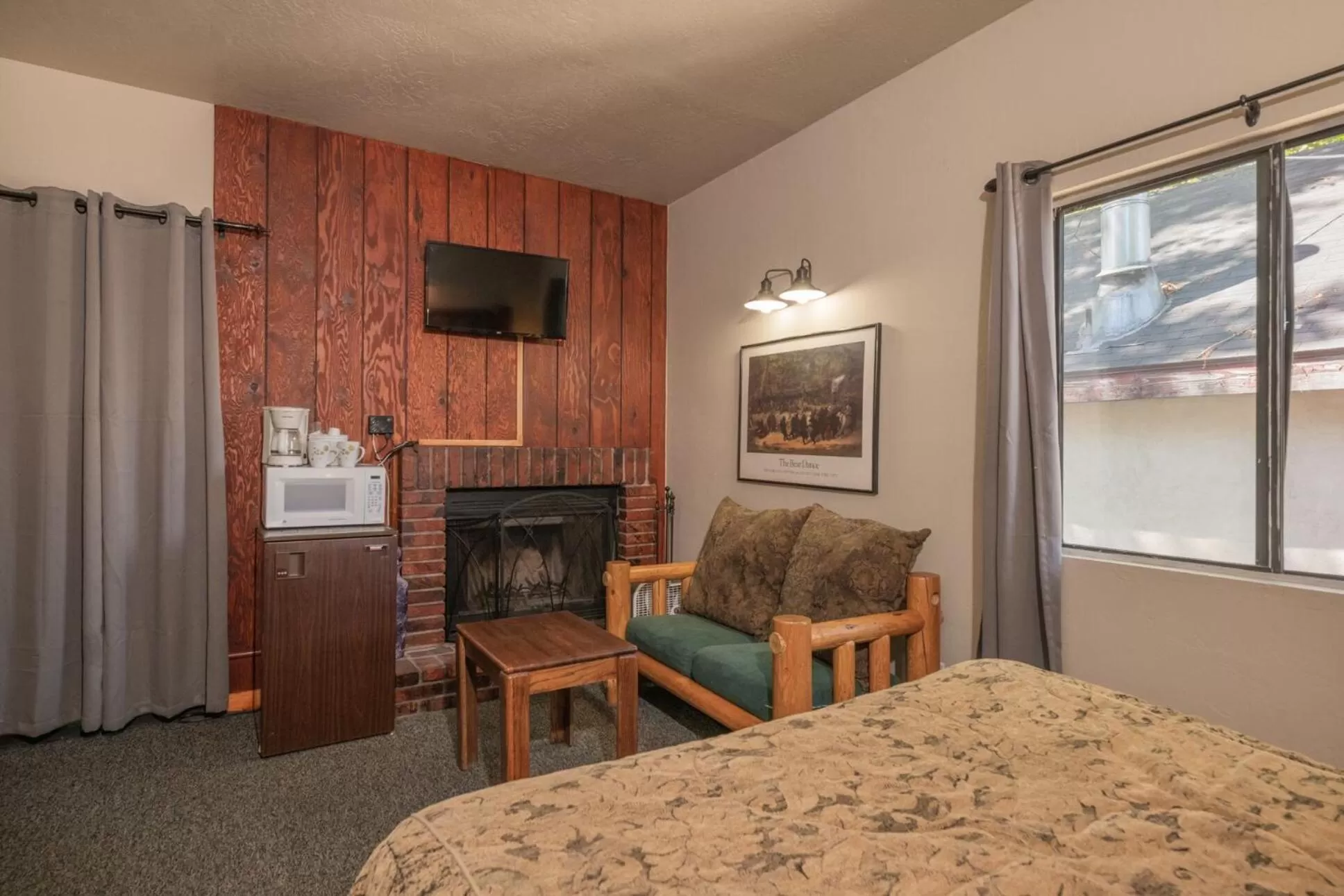 Photo of the whole room, Bed in Black Forest Lodge