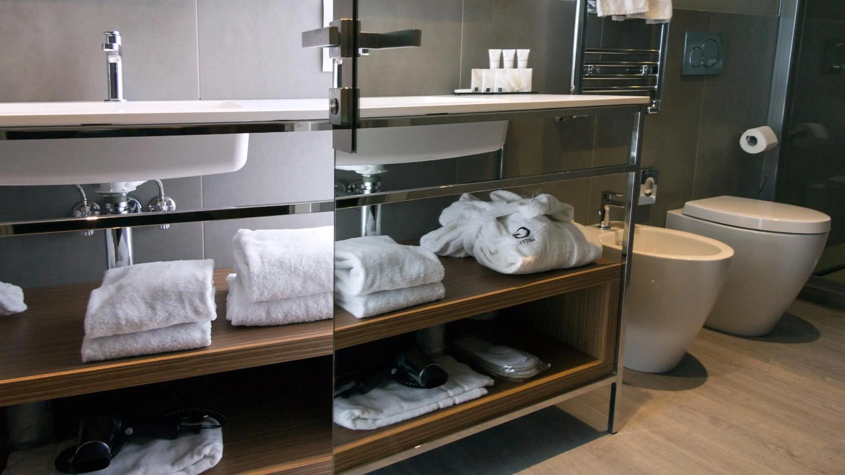 Toilet in G Hotel Pescara