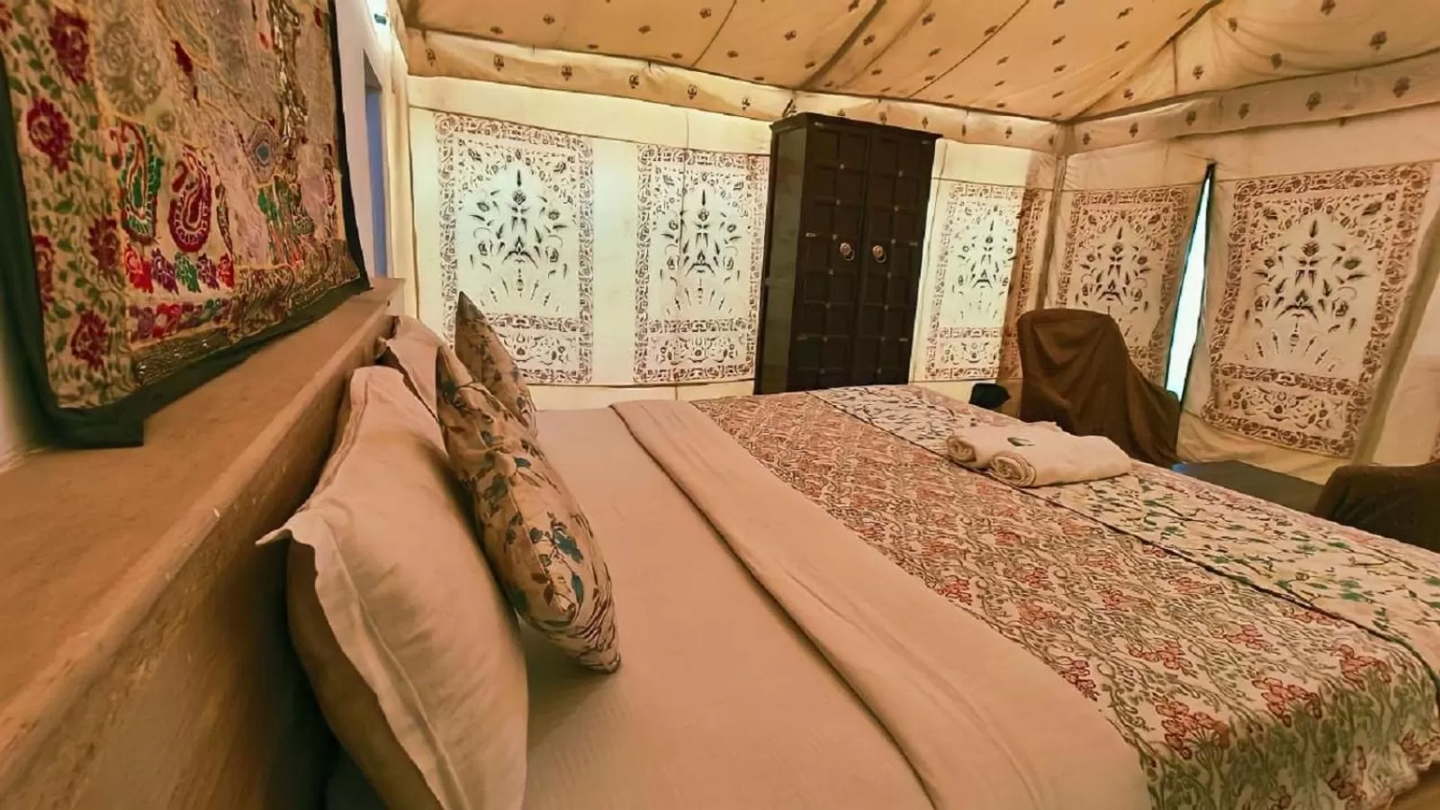 Property building, Bed in Rumis Desert Camp and Resort
