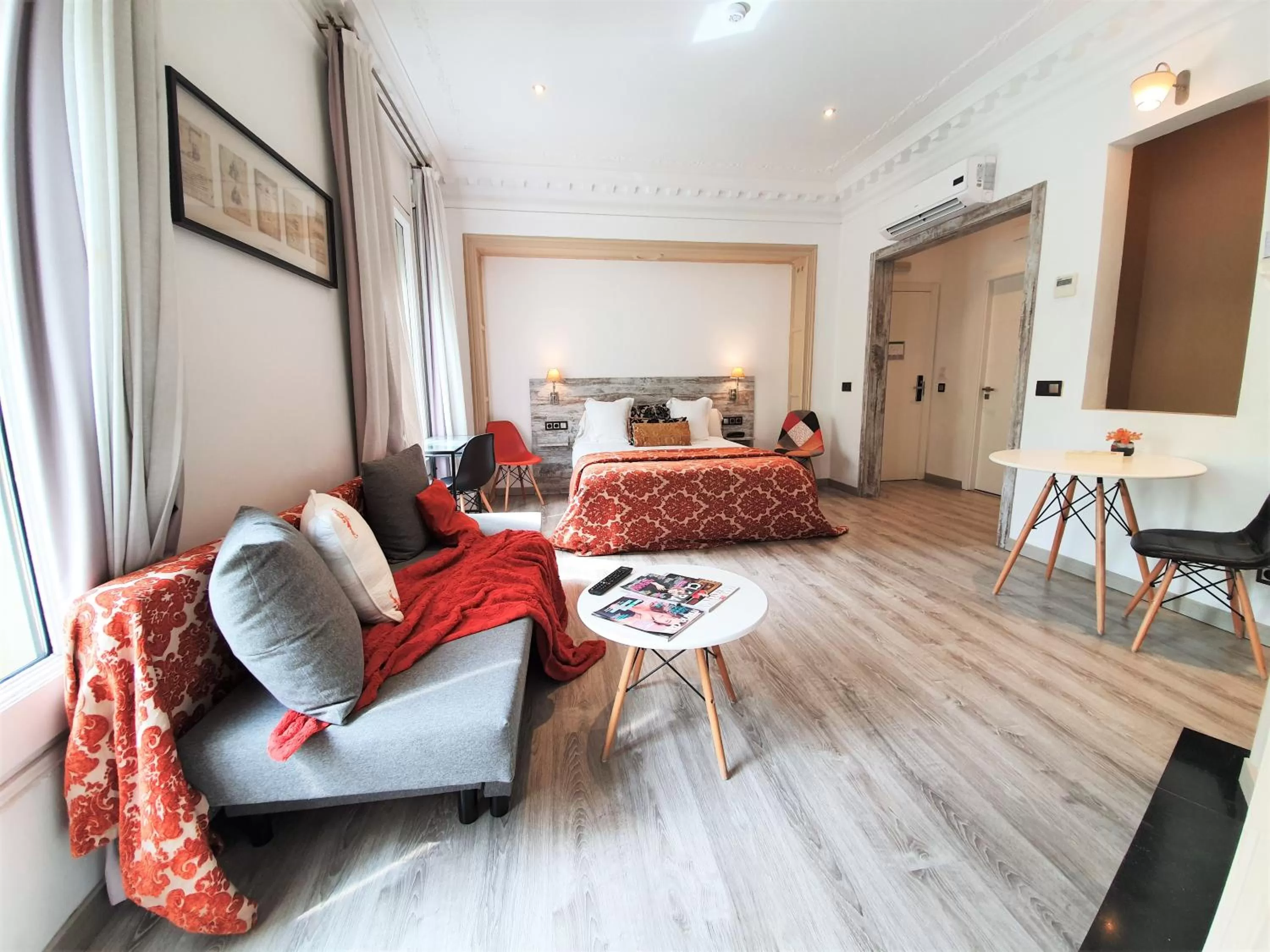 Living room, Bed in DreamKeys Barcelona City