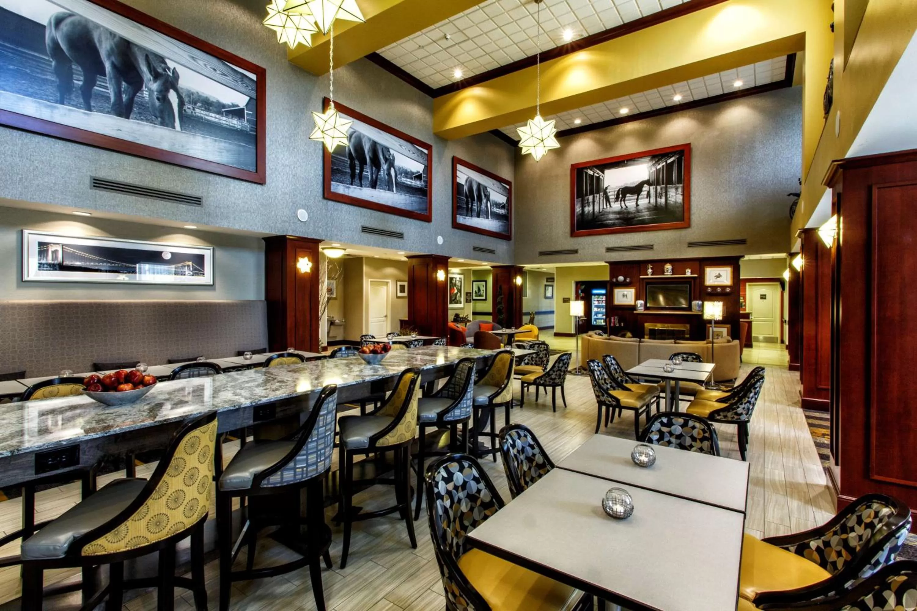 Restaurant/places to eat in Hampton Inn & Suites Staten Island