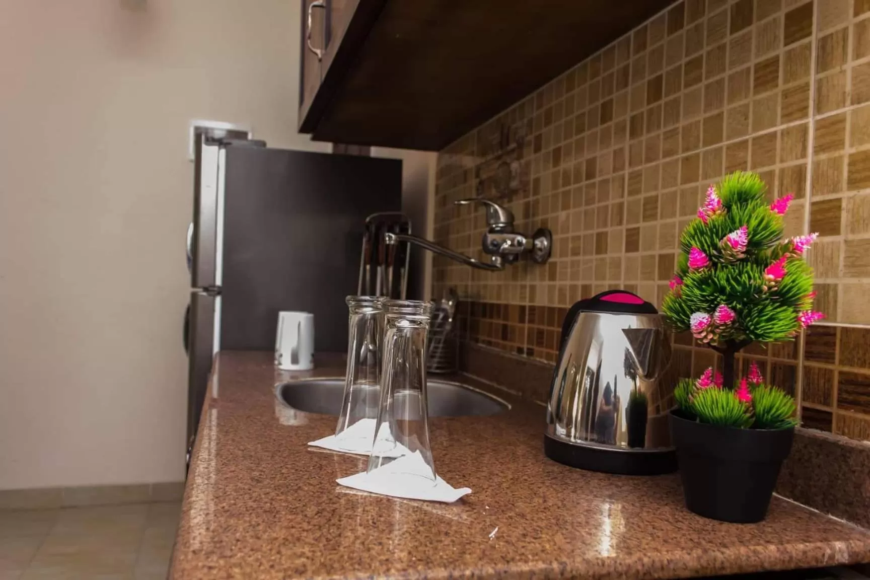 Coffee/tea facilities in Charbel apartments