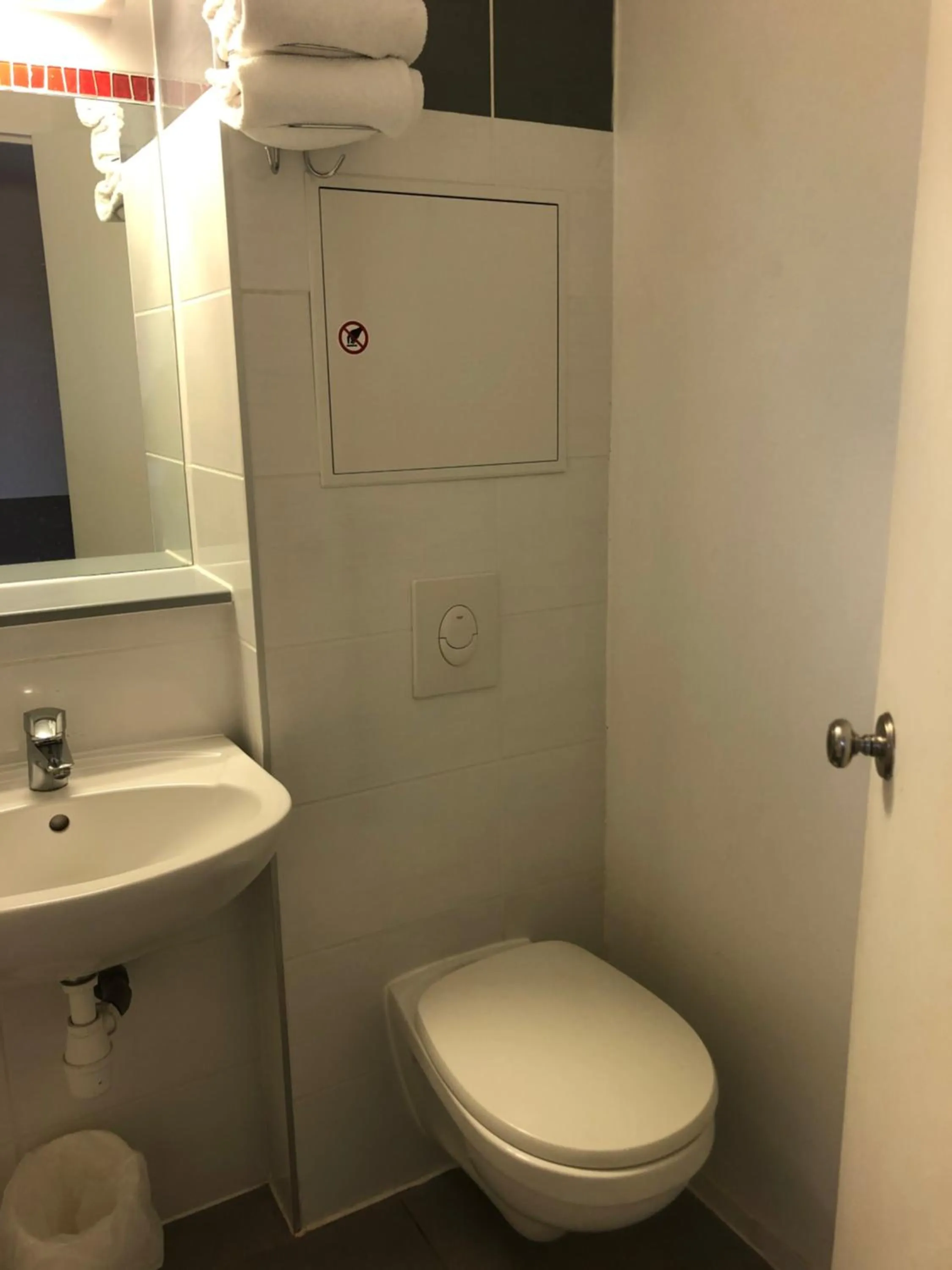 Bathroom in Première Classe Metz Nord - Talange