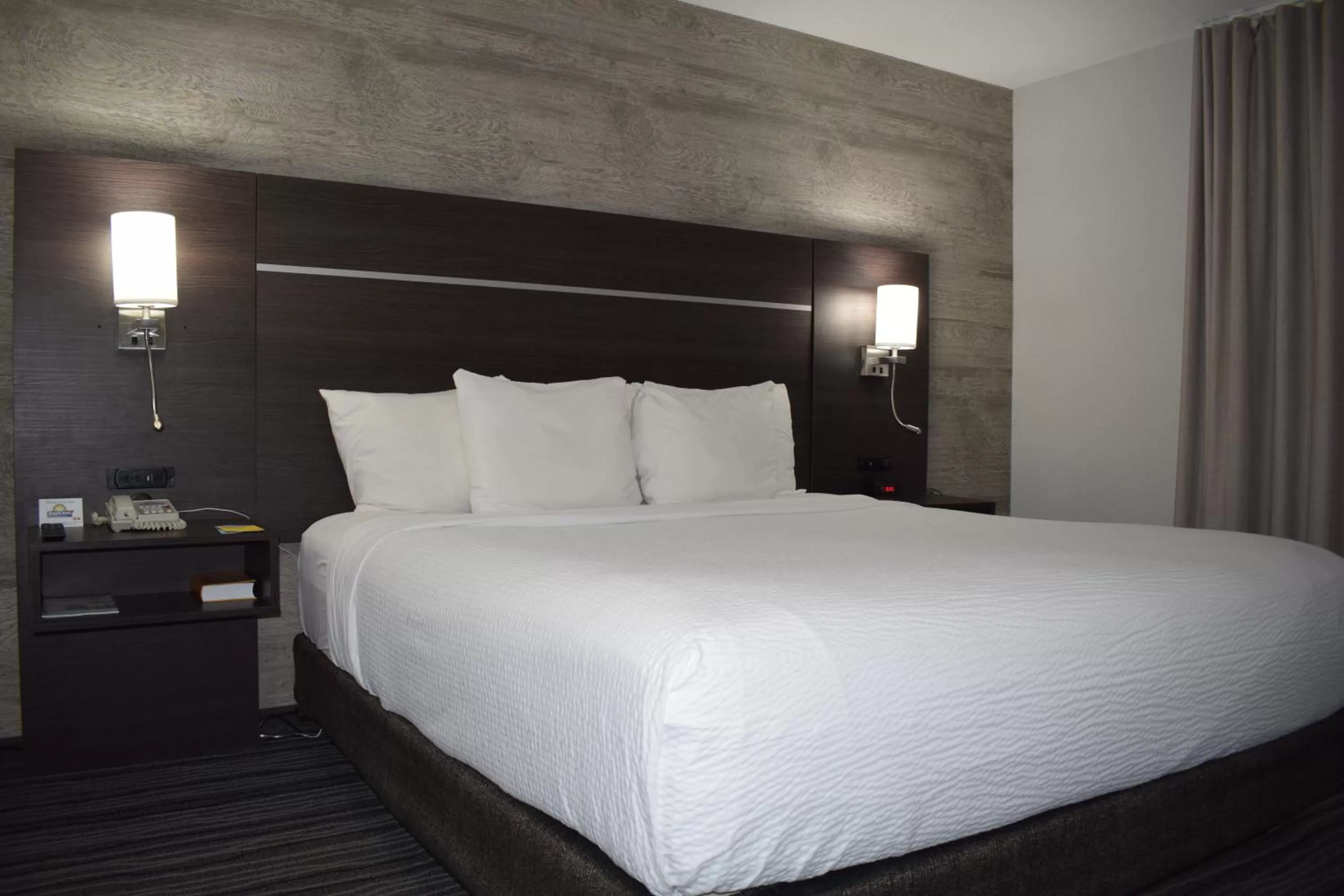 Bedroom, Bed in Days Inn by Wyndham Kingston