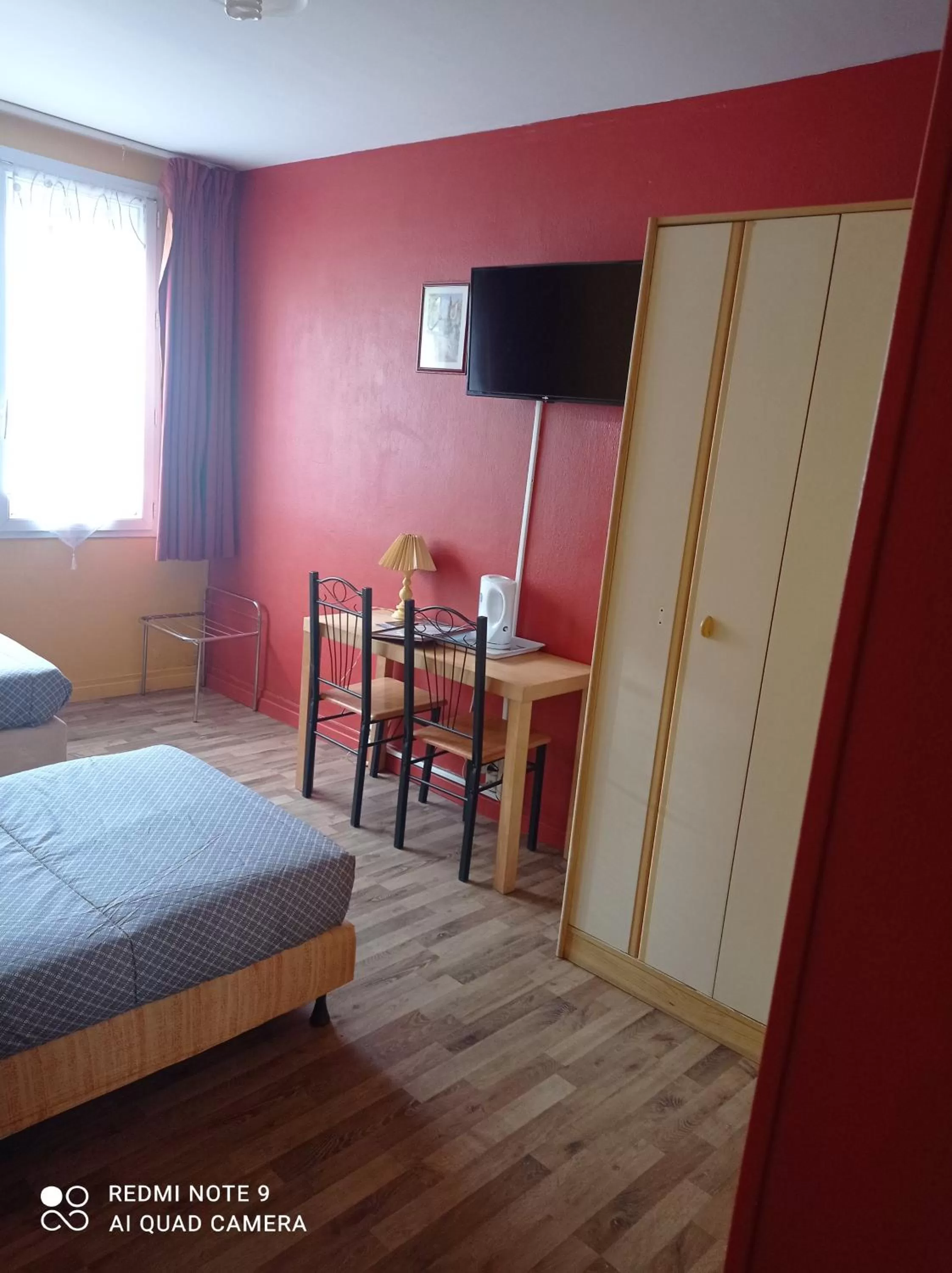 TV/Entertainment Center in Hotel du chateau blanc