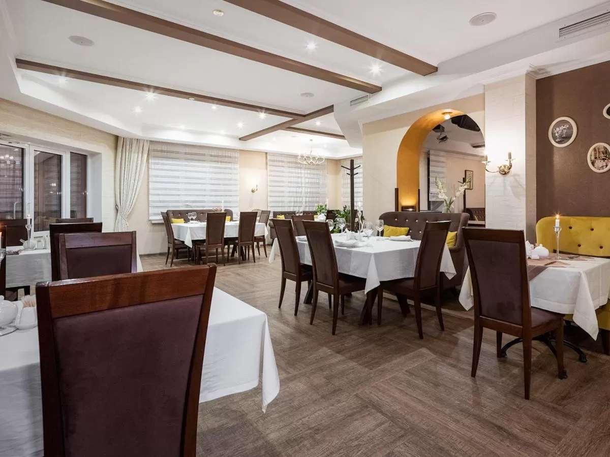 Restaurant/places to eat in Park Hotel