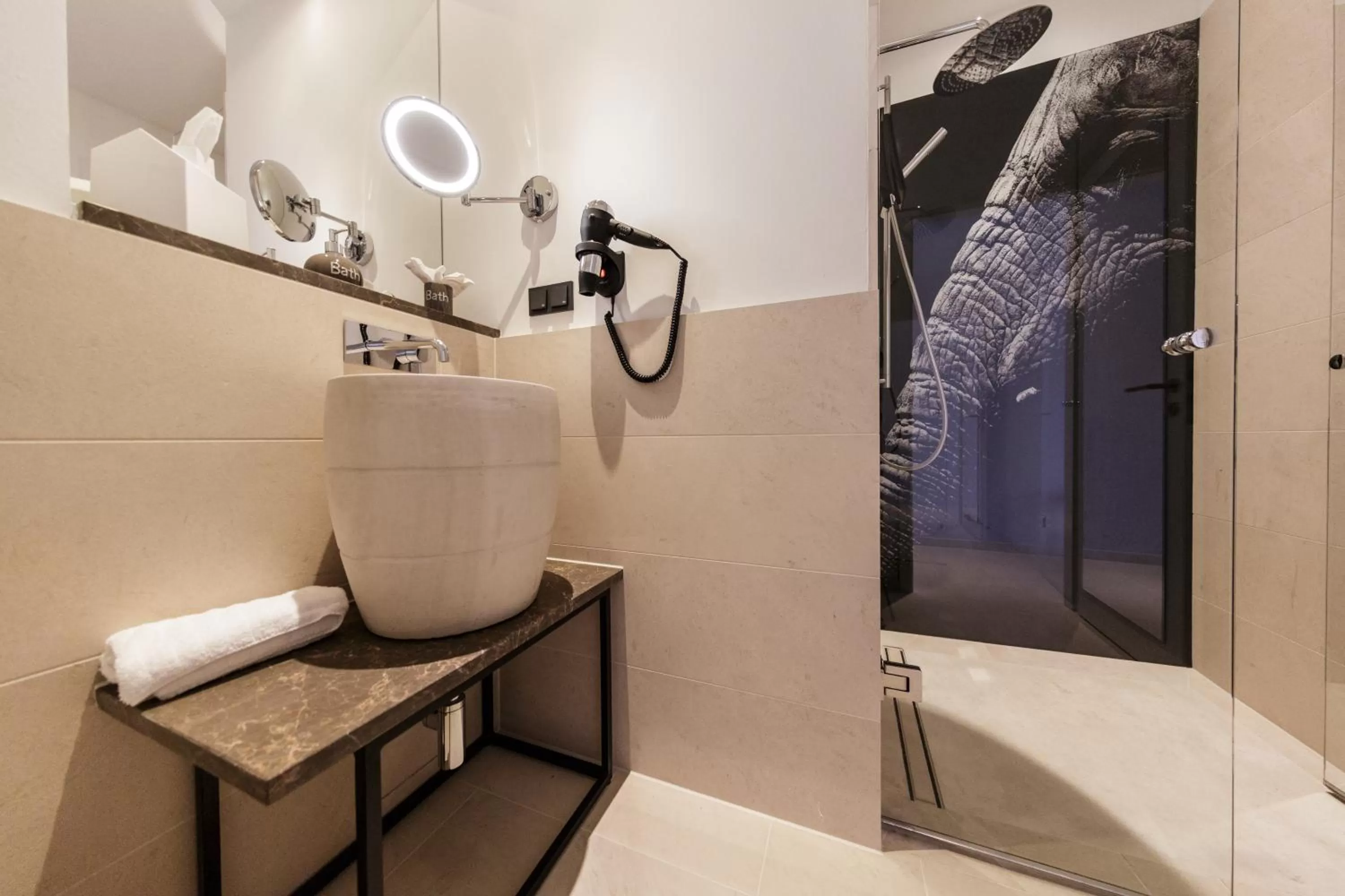 Bathroom in cantera by Wiegand